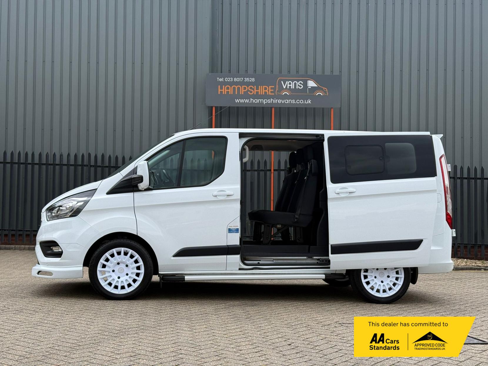 2023 Ford Transit Custom 2.0 300 EcoBlue Limited Crew Van Double Cab 5dr Diesel Manual L1 H1 Euro 6 (s/s) (130 ps) - Thumbnail 7
