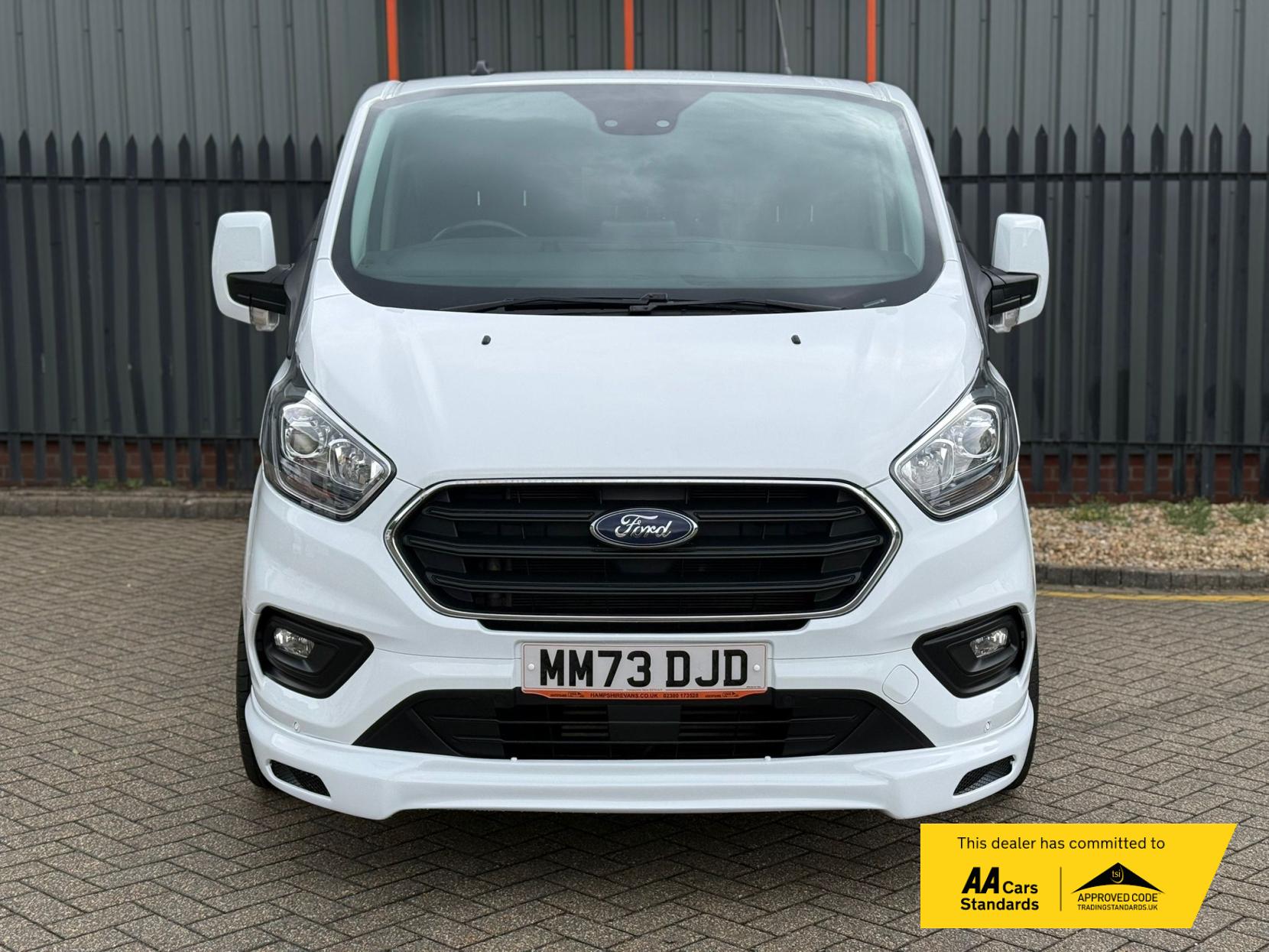 2023 Ford Transit Custom 2.0 300 EcoBlue Limited Crew Van Double Cab 5dr Diesel Manual L1 H1 Euro 6 (s/s) (130 ps) - Thumbnail 13