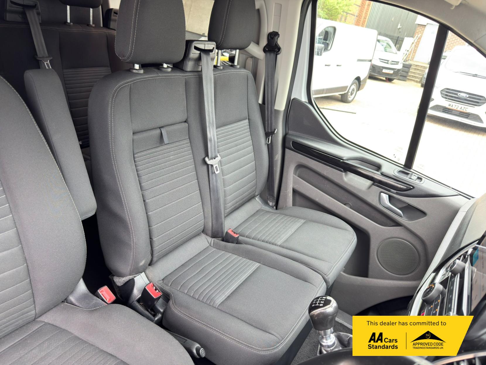 2023 Ford Transit Custom 2.0 300 EcoBlue Limited Crew Van Double Cab 5dr Diesel Manual L1 H1 Euro 6 (s/s) (130 ps) - Thumbnail 10