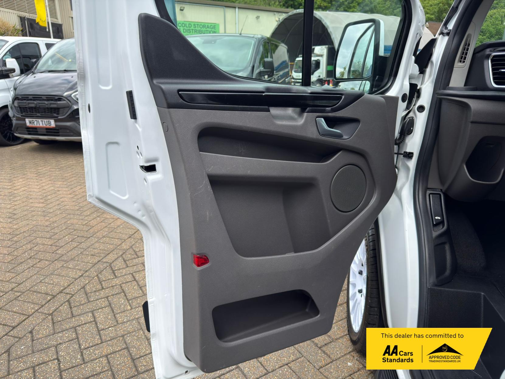 2023 Ford Transit Custom 2.0 300 EcoBlue Limited Crew Van Double Cab 5dr Diesel Manual L1 H1 Euro 6 (s/s) (130 ps) - Thumbnail 34