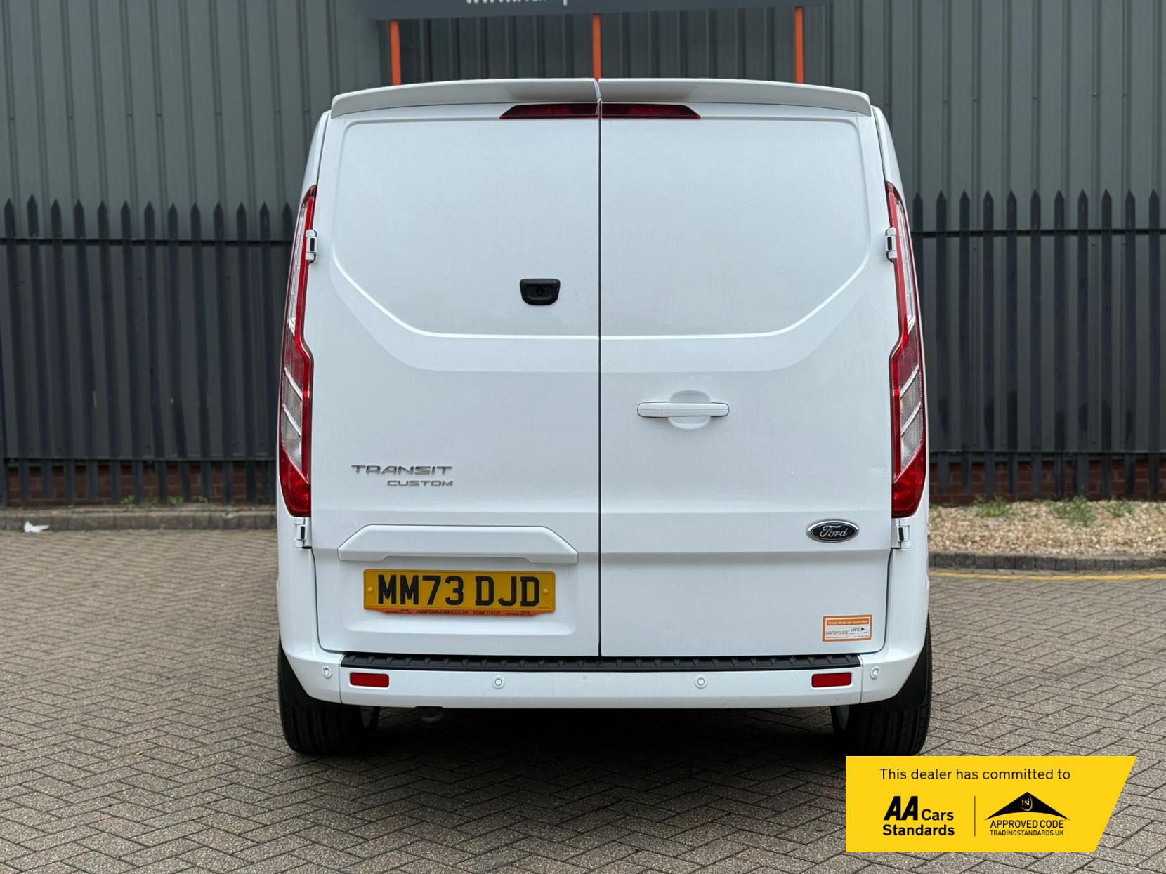 2023 Ford Transit Custom 2.0 300 EcoBlue Limited Crew Van Double Cab 5dr Diesel Manual L1 H1 Euro 6 (s/s) (130 ps) - Thumbnail 17