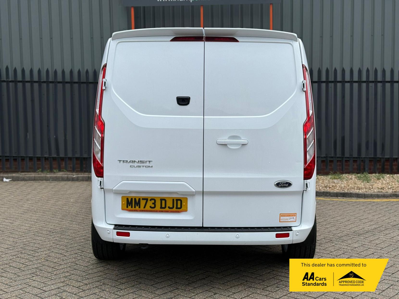 2023 Ford Transit Custom 2.0 300 EcoBlue Limited Crew Van Double Cab 5dr Diesel Manual L1 H1 Euro 6 (s/s) (130 ps) - Thumbnail 14