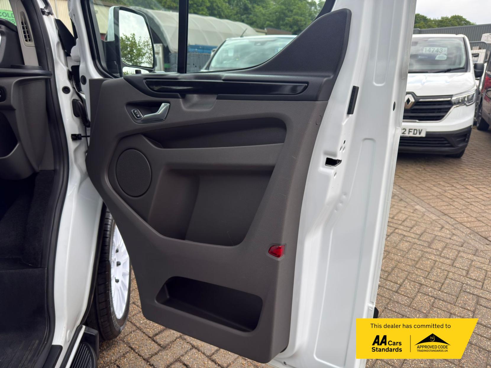 2023 Ford Transit Custom 2.0 300 EcoBlue Limited Crew Van Double Cab 5dr Diesel Manual L1 H1 Euro 6 (s/s) (130 ps) - Thumbnail 60