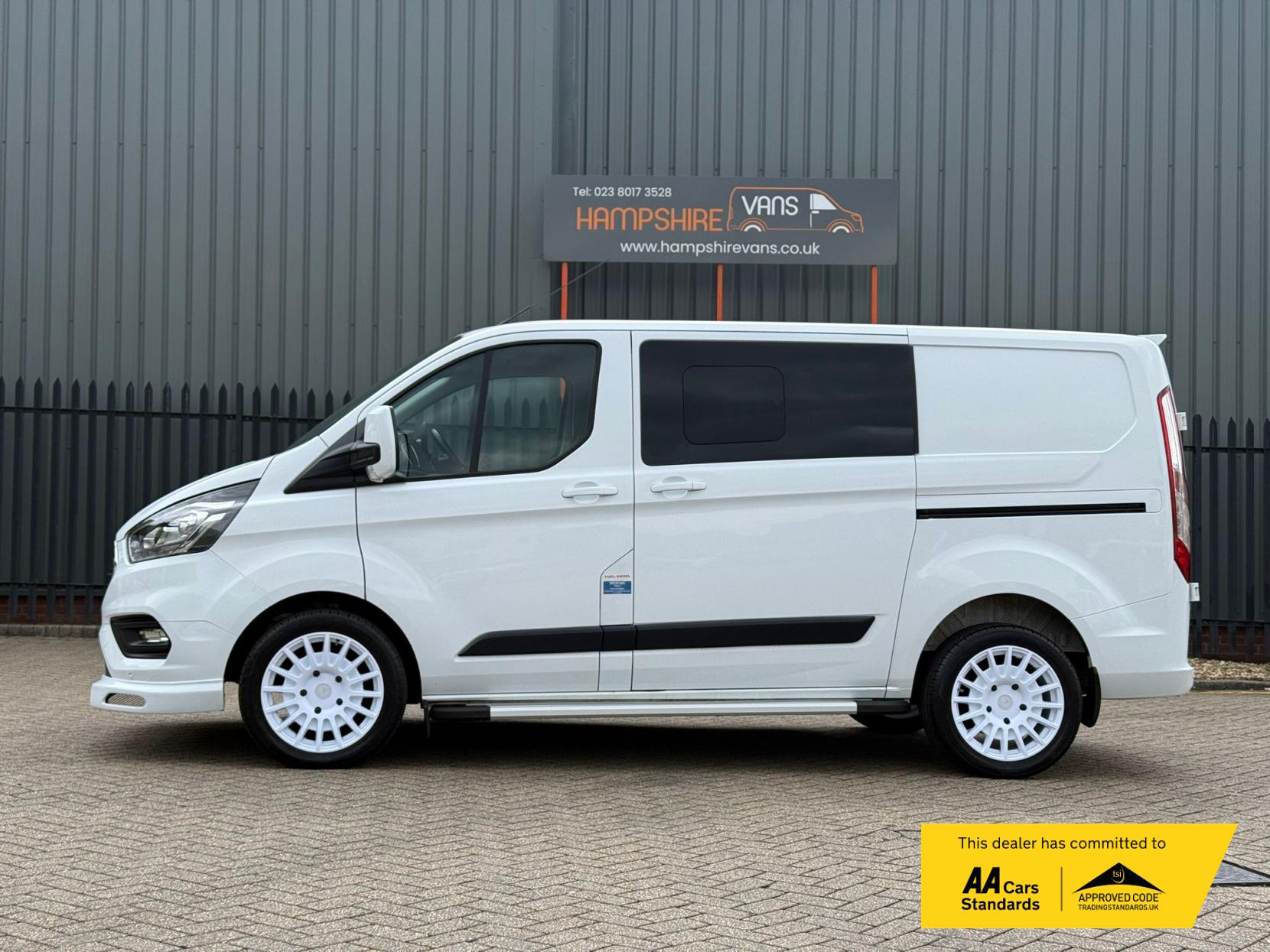 2023 Ford Transit Custom 2.0 300 EcoBlue Limited Crew Van Double Cab 5dr Diesel Manual L1 H1 Euro 6 (s/s) (130 ps) - Thumbnail 6