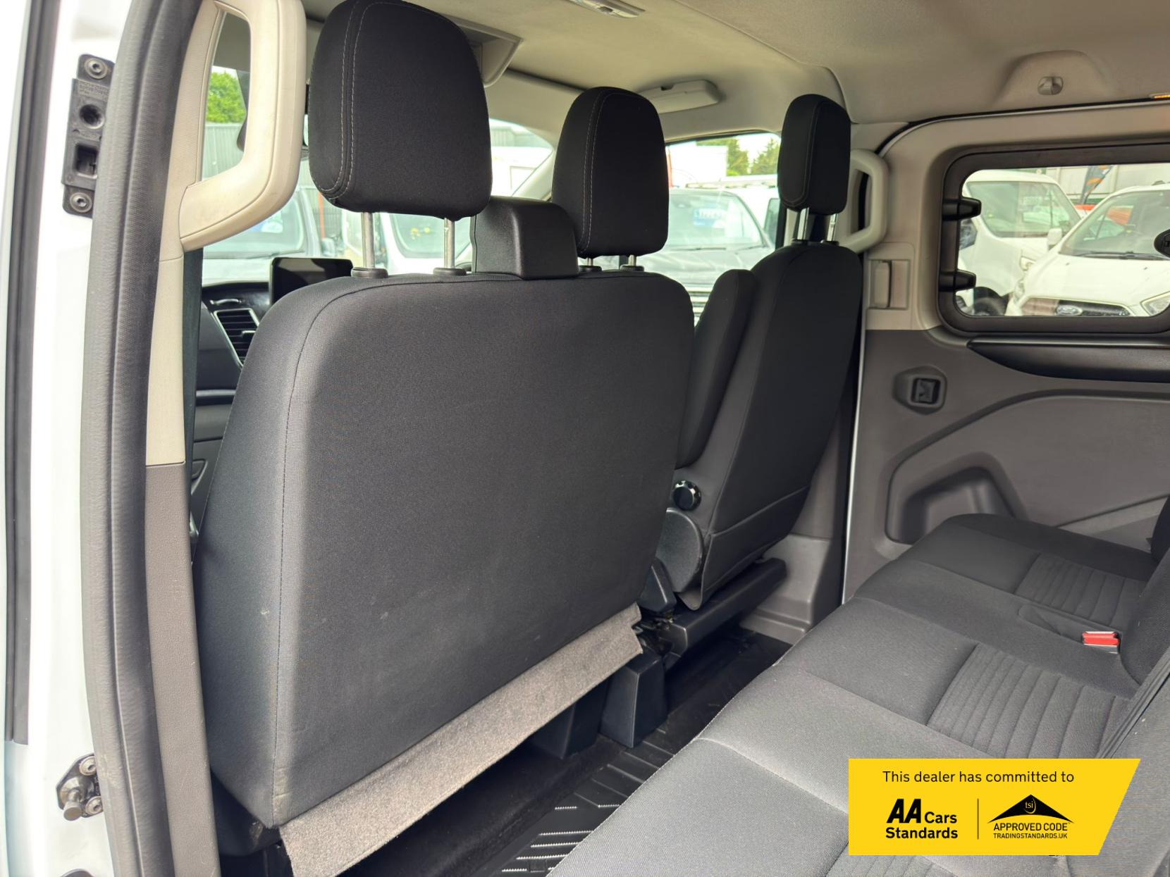 2023 Ford Transit Custom 2.0 300 EcoBlue Limited Crew Van Double Cab 5dr Diesel Manual L1 H1 Euro 6 (s/s) (130 ps) - Thumbnail 25