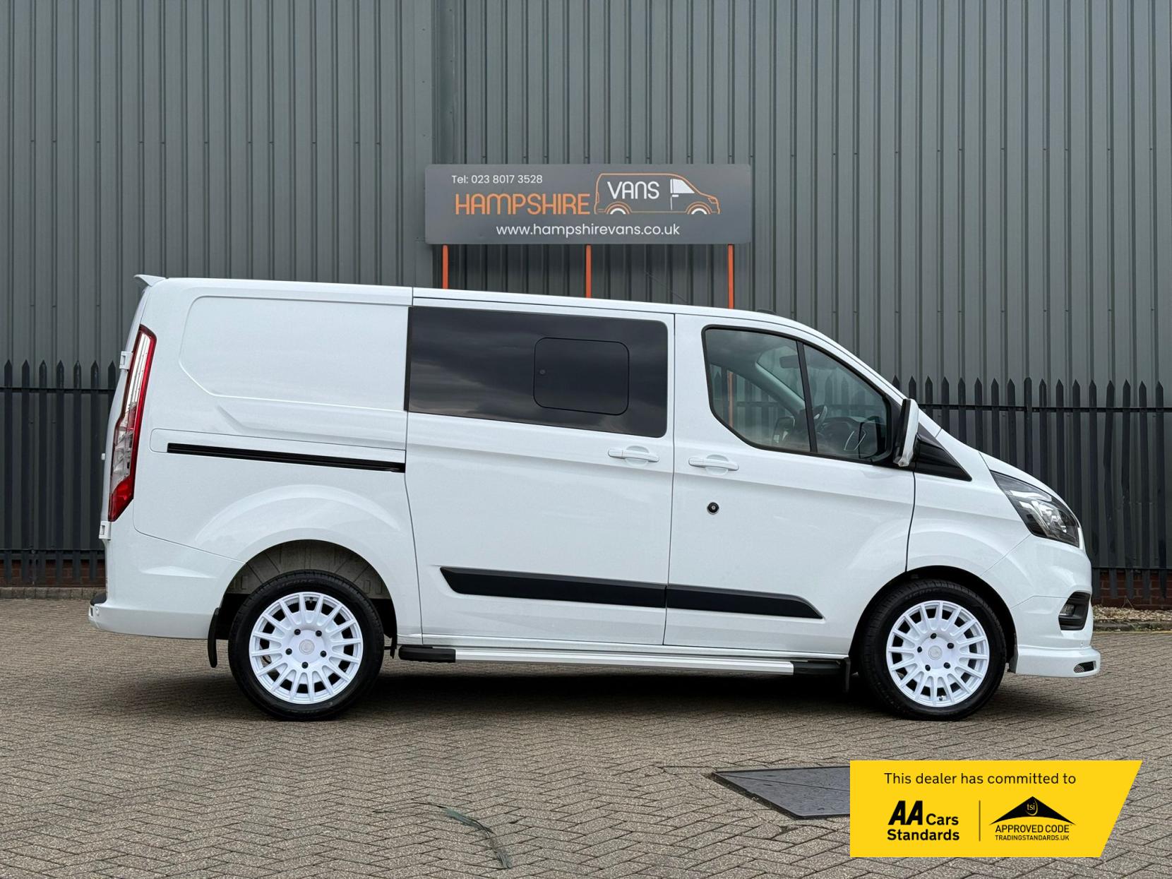 2023 Ford Transit Custom 2.0 300 EcoBlue Limited Crew Van Double Cab 5dr Diesel Manual L1 H1 Euro 6 (s/s) (130 ps) - Thumbnail 5