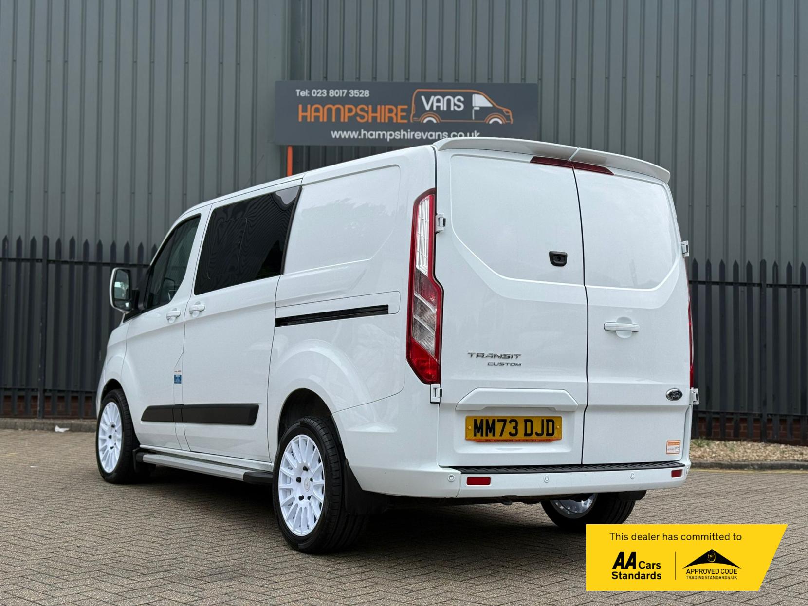 2023 Ford Transit Custom 2.0 300 EcoBlue Limited Crew Van Double Cab 5dr Diesel Manual L1 H1 Euro 6 (s/s) (130 ps) - Thumbnail 4