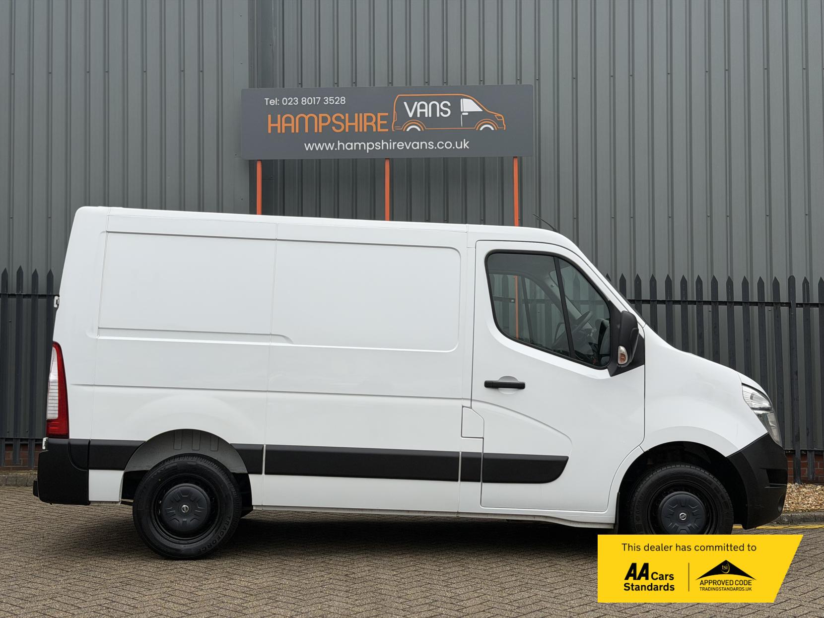 Nissan NV400 2.3 dCi 33 SE Panel Van 5dr Diesel Manual FWD L1 H1 Euro 6 (110 ps)