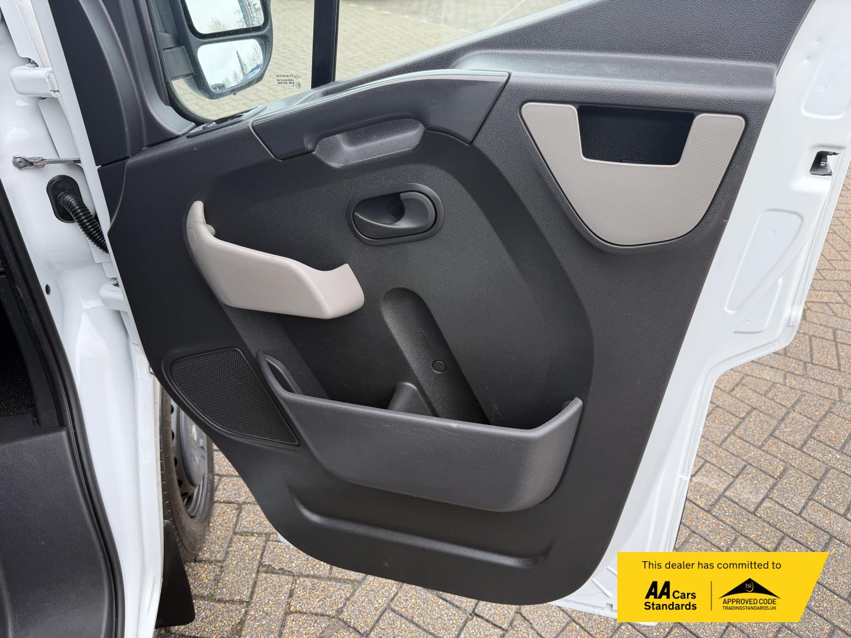 Nissan NV400 2.3 dCi 33 SE Panel Van 5dr Diesel Manual FWD L1 H1 Euro 6 (110 ps)