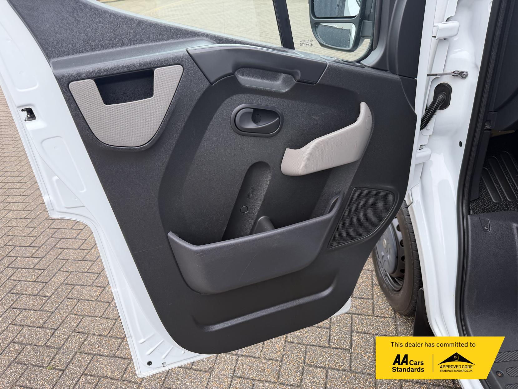 Nissan NV400 2.3 dCi 33 SE Panel Van 5dr Diesel Manual FWD L1 H1 Euro 6 (110 ps)