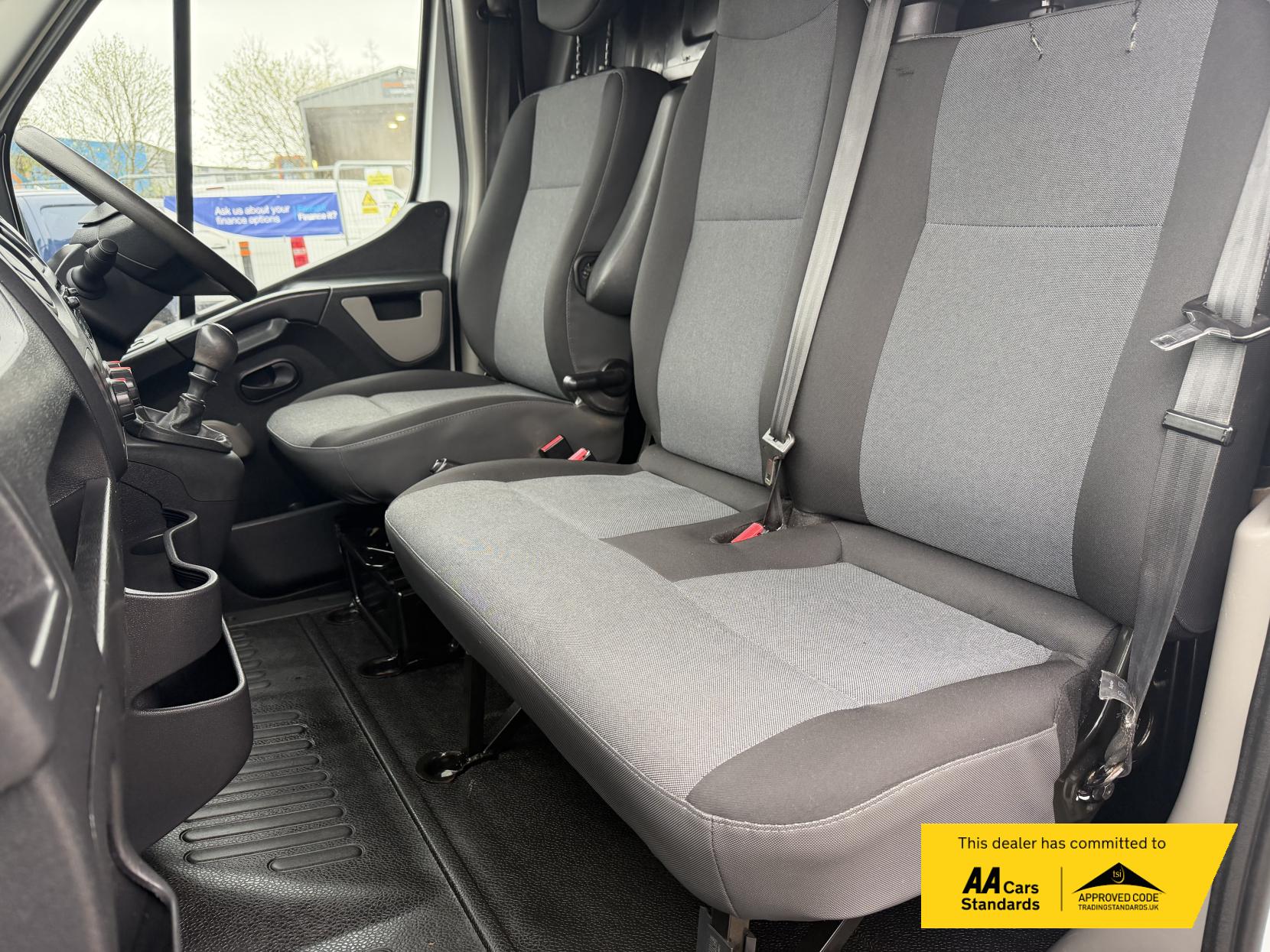 Nissan NV400 2.3 dCi 33 SE Panel Van 5dr Diesel Manual FWD L1 H1 Euro 6 (110 ps)