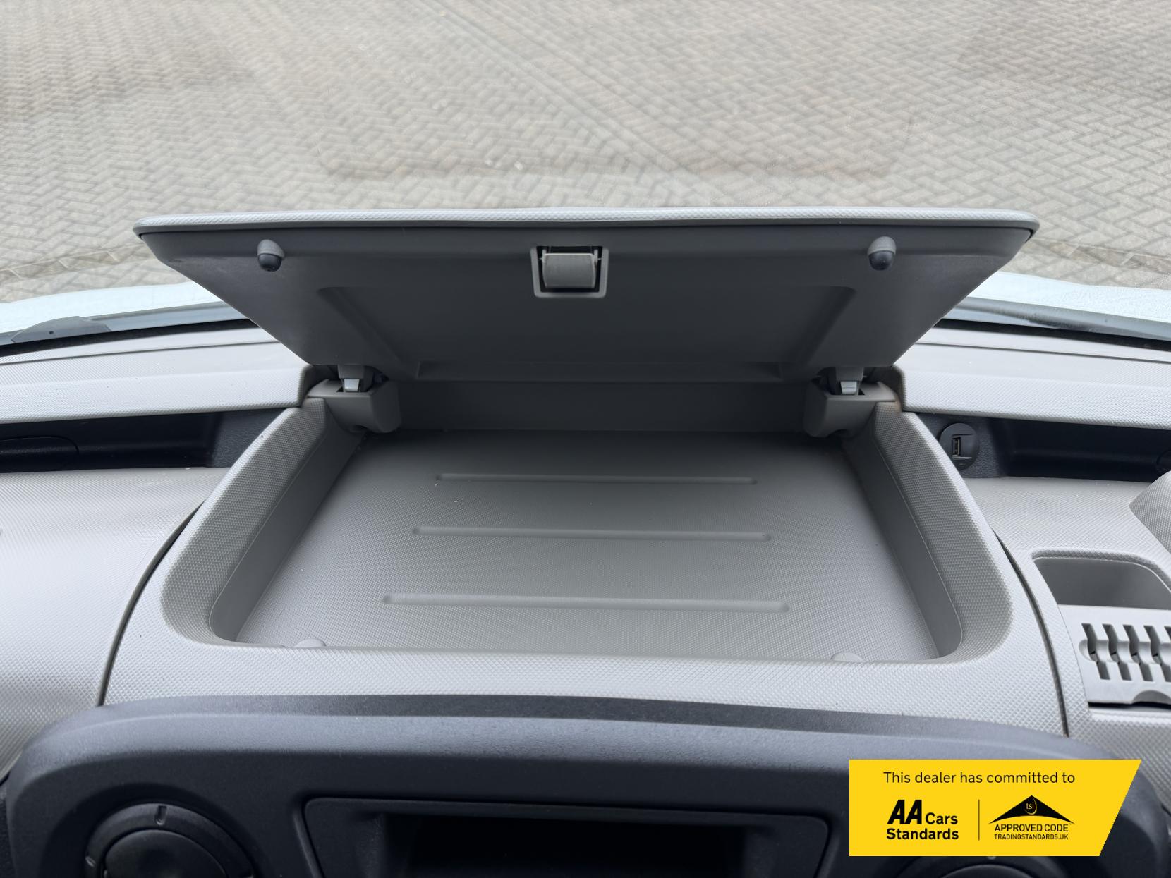 Nissan NV400 2.3 dCi 33 SE Panel Van 5dr Diesel Manual FWD L1 H1 Euro 6 (110 ps)