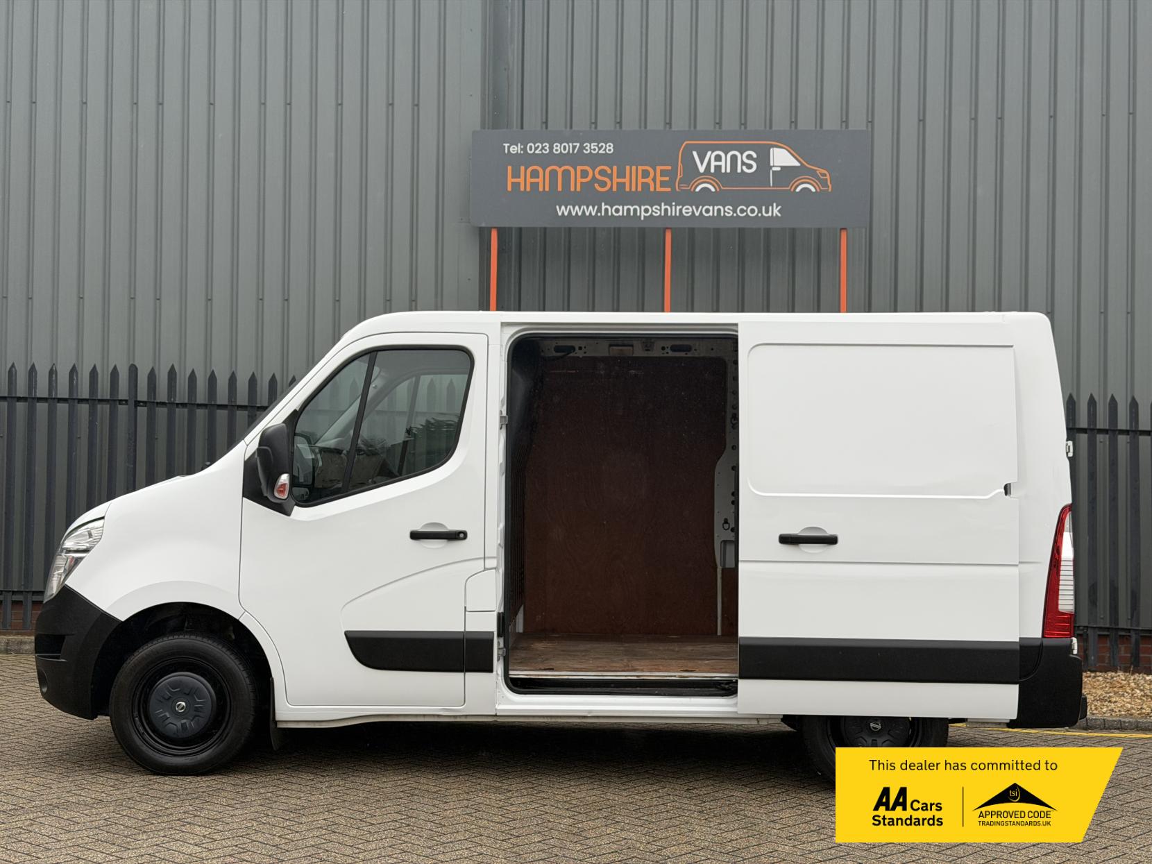 Nissan NV400 2.3 dCi 33 SE Panel Van 5dr Diesel Manual FWD L1 H1 Euro 6 (110 ps)