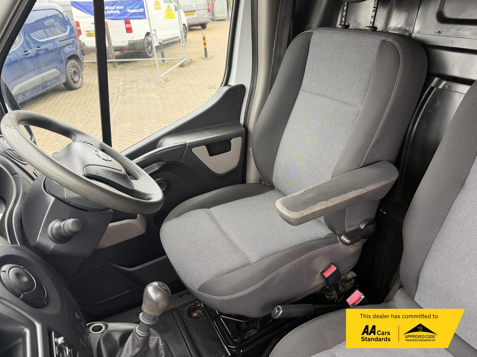 Nissan NV400 2.3 dCi 33 SE Panel Van 5dr Diesel Manual FWD L1 H1 Euro 6 (110 ps)