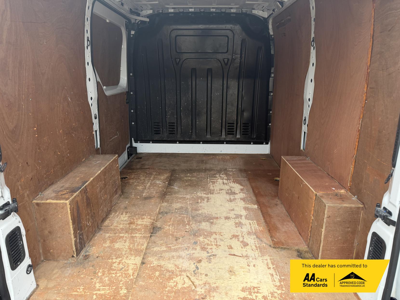 Nissan NV400 2.3 dCi 33 SE Panel Van 5dr Diesel Manual FWD L1 H1 Euro 6 (110 ps)