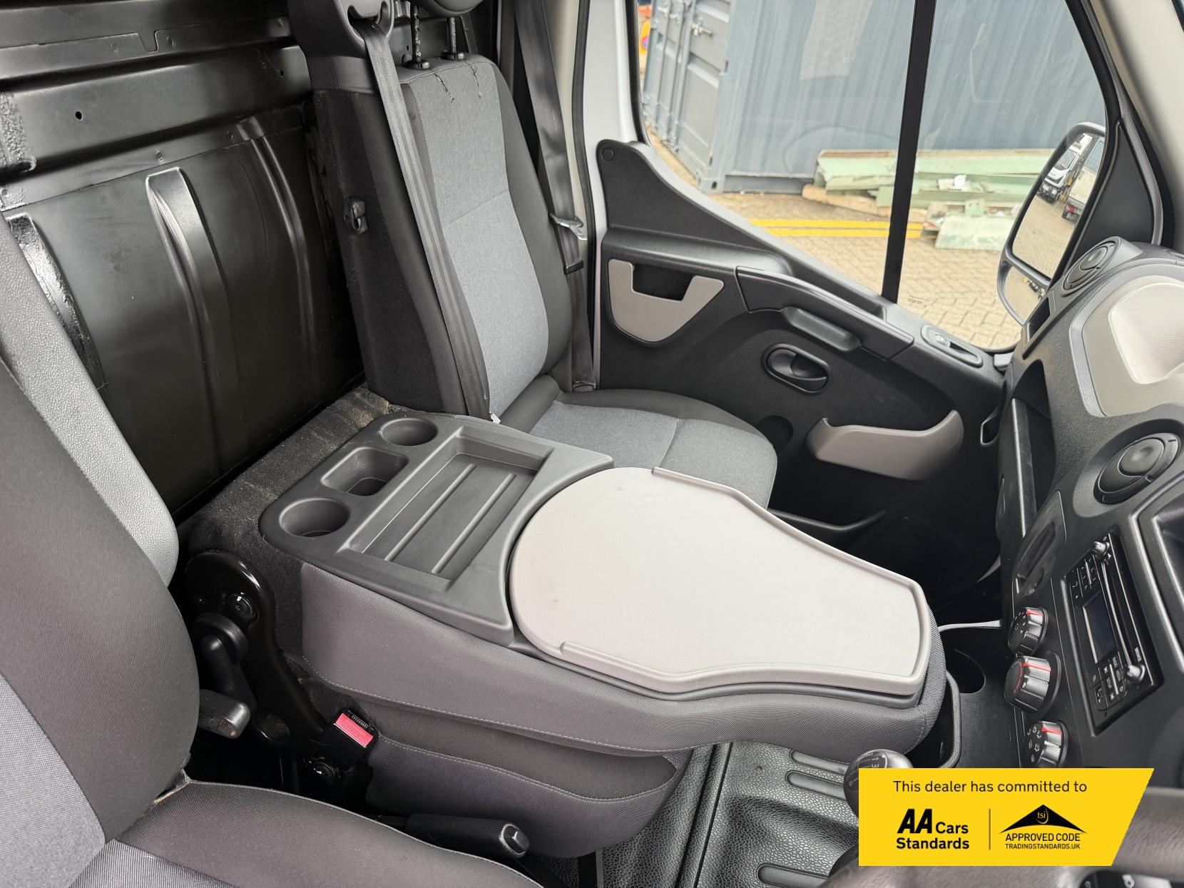 Nissan NV400 2.3 dCi 33 SE Panel Van 5dr Diesel Manual FWD L1 H1 Euro 6 (110 ps)