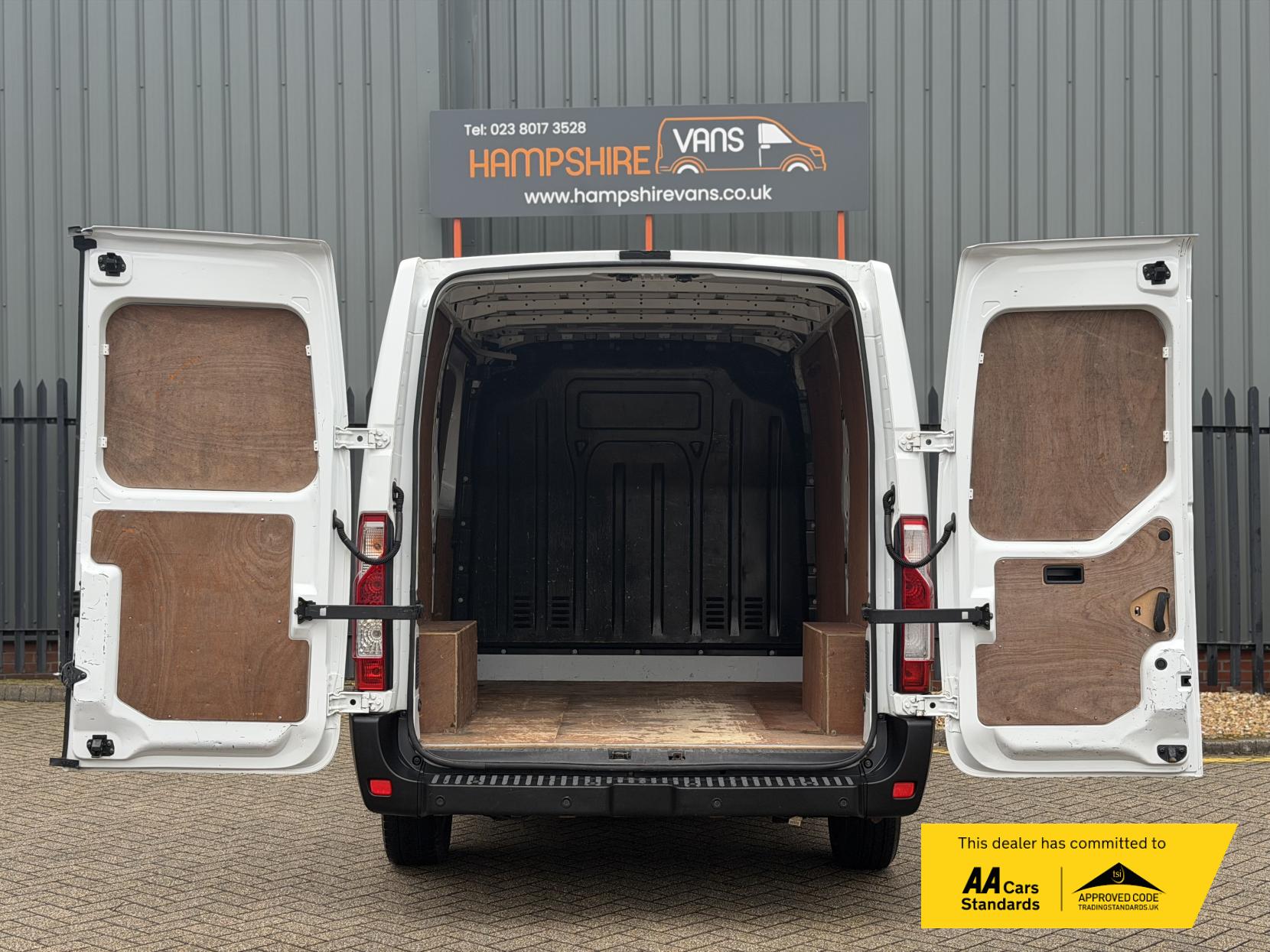 Nissan NV400 2.3 dCi 33 SE Panel Van 5dr Diesel Manual FWD L1 H1 Euro 6 (110 ps)