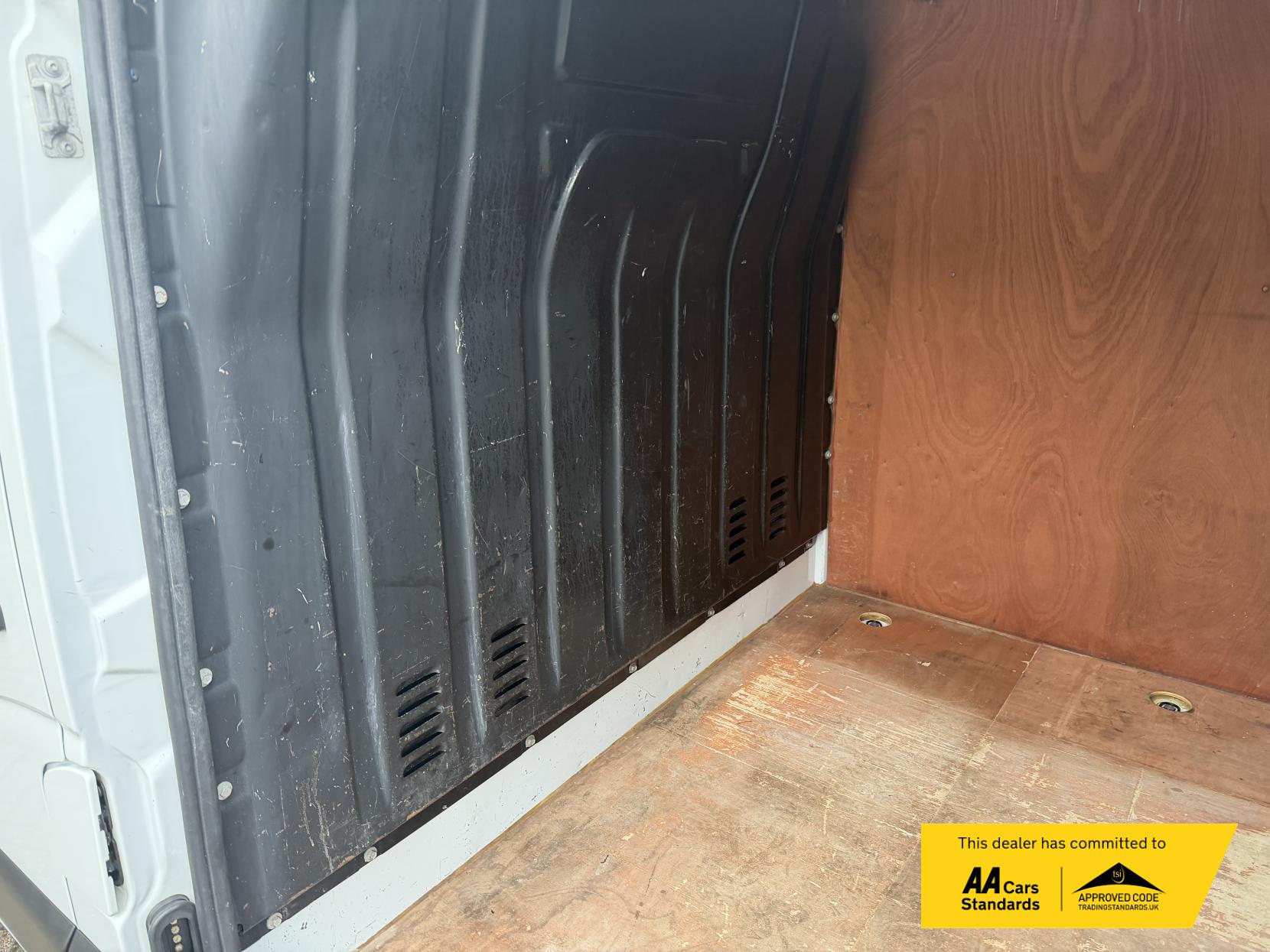 Nissan NV400 2.3 dCi 33 SE Panel Van 5dr Diesel Manual FWD L1 H1 Euro 6 (110 ps)