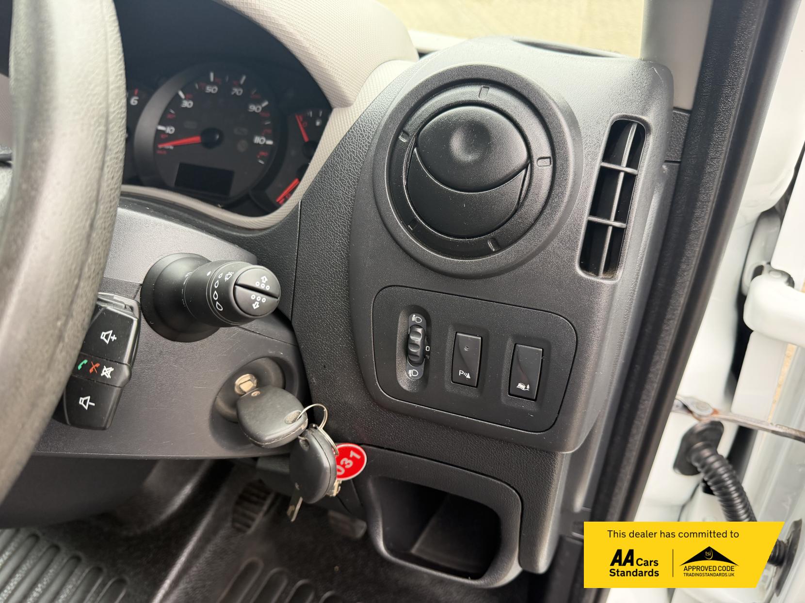 Nissan NV400 2.3 dCi 33 SE Panel Van 5dr Diesel Manual FWD L1 H1 Euro 6 (110 ps)