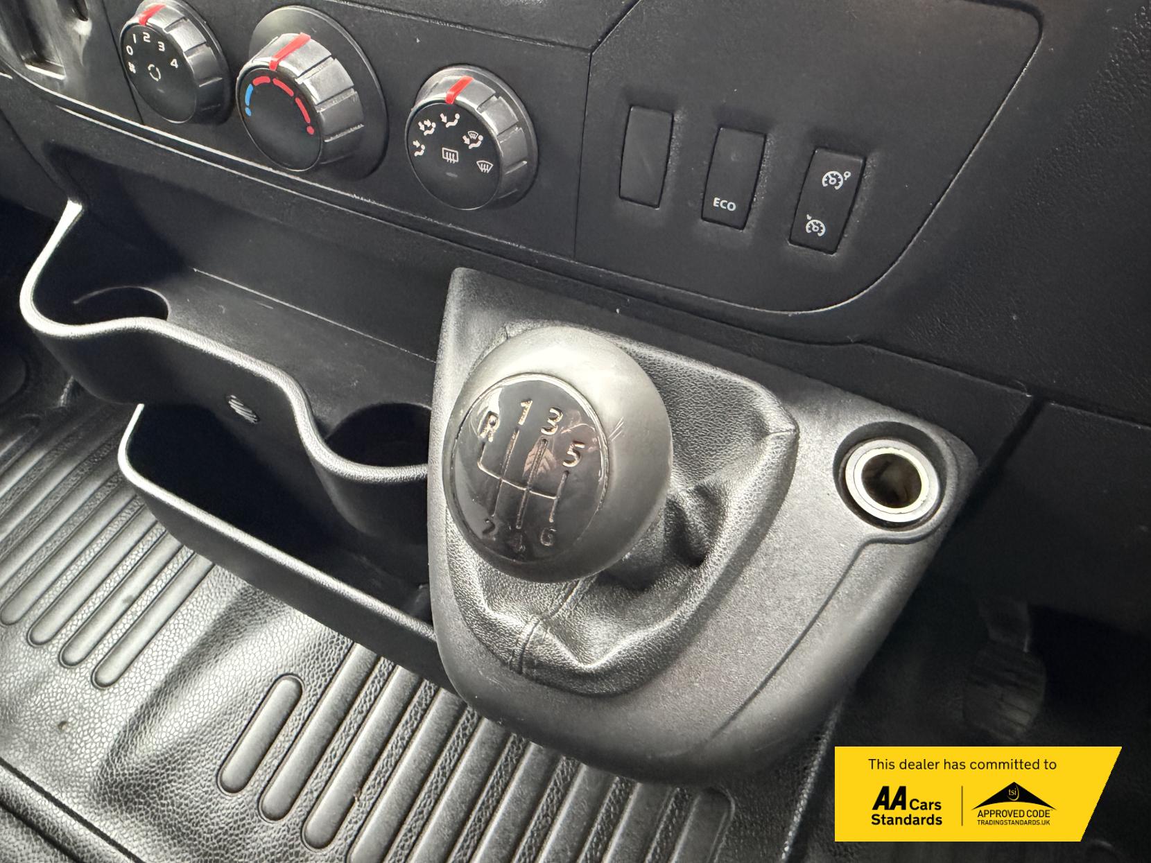 Nissan NV400 2.3 dCi 33 SE Panel Van 5dr Diesel Manual FWD L1 H1 Euro 6 (110 ps)