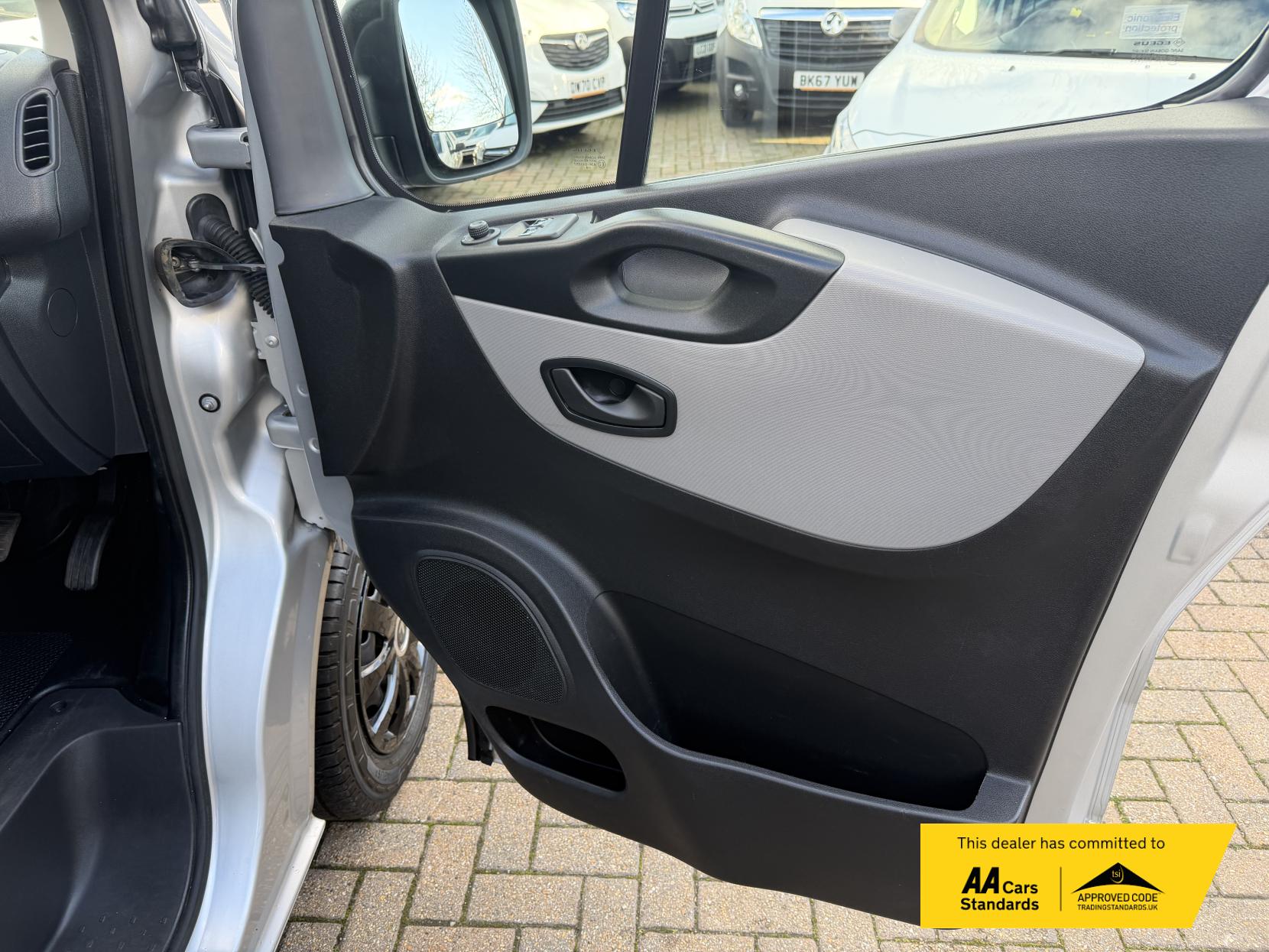 Renault Trafic 1.6 dCi ENERGY 29 Business+ Panel Van 5dr Diesel Manual LWB Standard Roof Euro 6 (s/s) (125 ps)