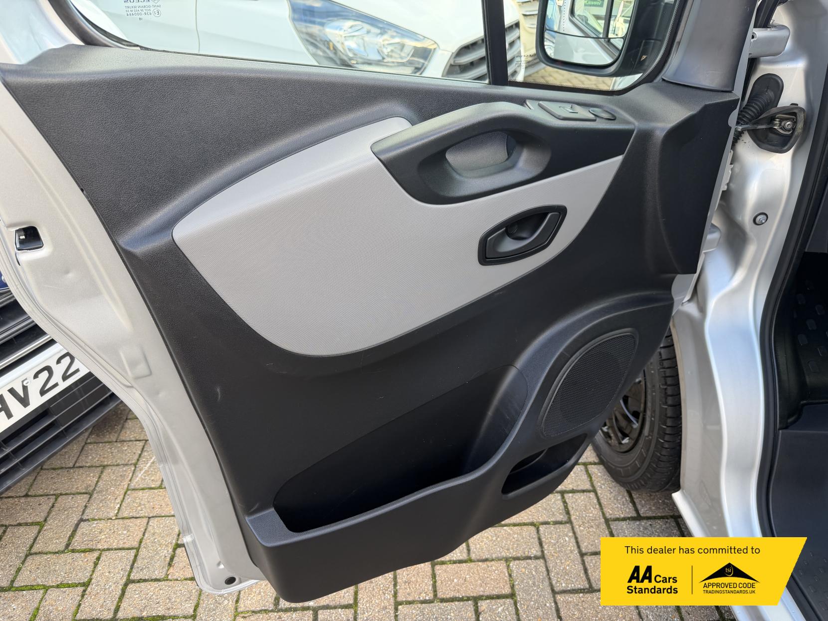 Renault Trafic 1.6 dCi ENERGY 29 Business+ Panel Van 5dr Diesel Manual LWB Standard Roof Euro 6 (s/s) (125 ps)