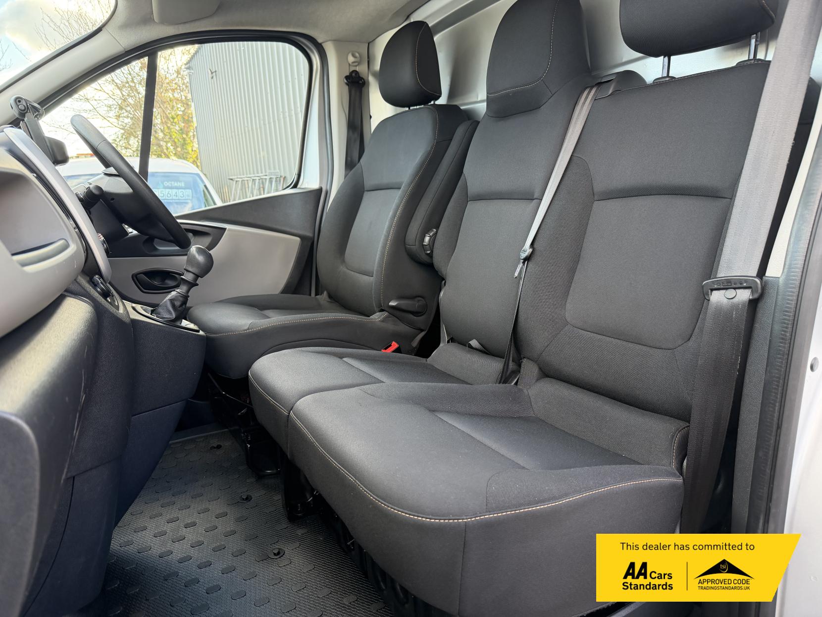 Renault Trafic 1.6 dCi ENERGY 29 Business+ Panel Van 5dr Diesel Manual LWB Standard Roof Euro 6 (s/s) (125 ps)