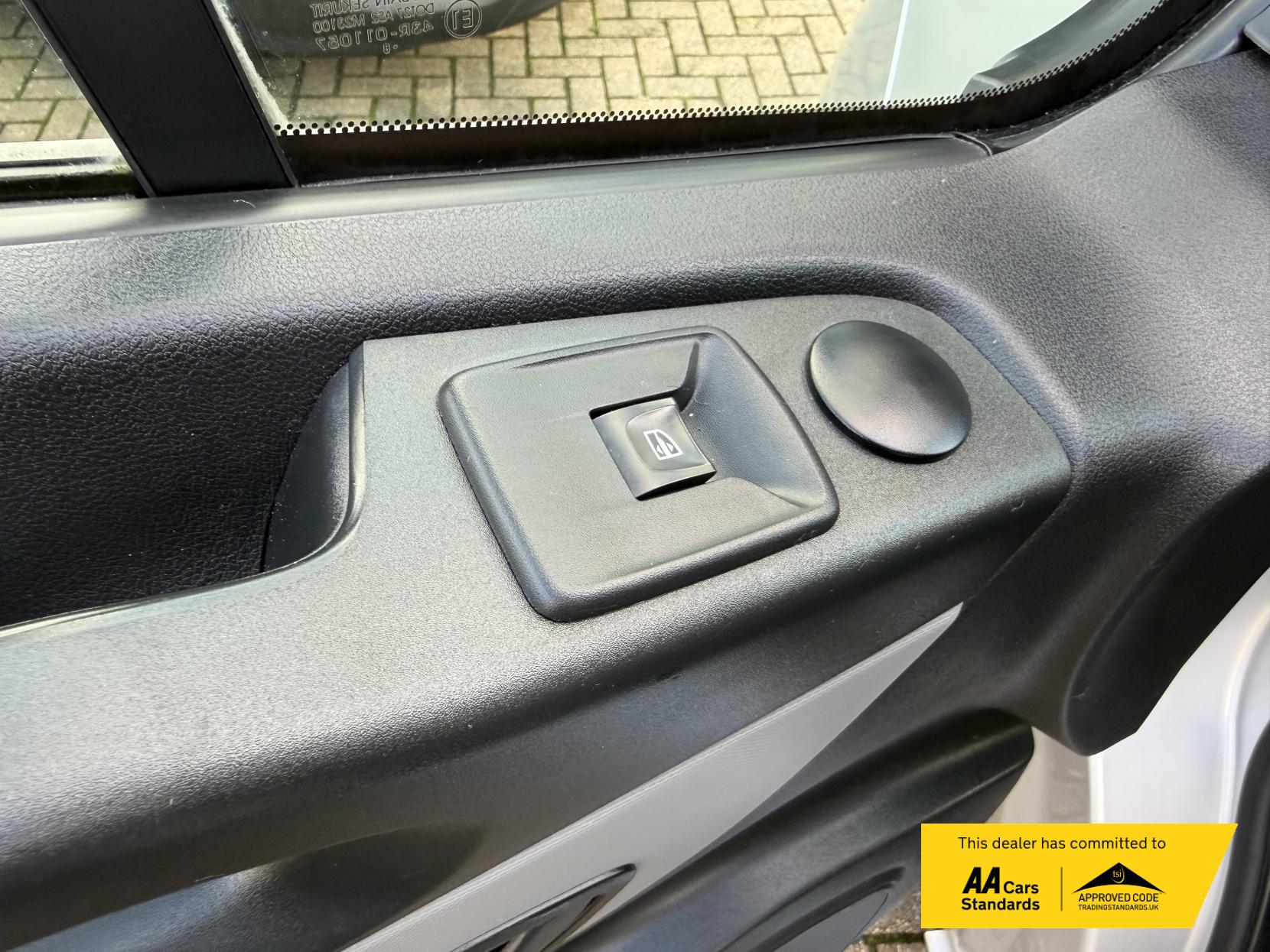 Renault Trafic 1.6 dCi ENERGY 29 Business+ Panel Van 5dr Diesel Manual LWB Standard Roof Euro 6 (s/s) (125 ps)