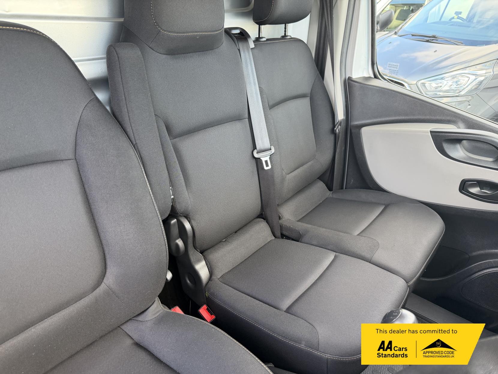 Renault Trafic 1.6 dCi ENERGY 29 Business+ Panel Van 5dr Diesel Manual LWB Standard Roof Euro 6 (s/s) (125 ps)