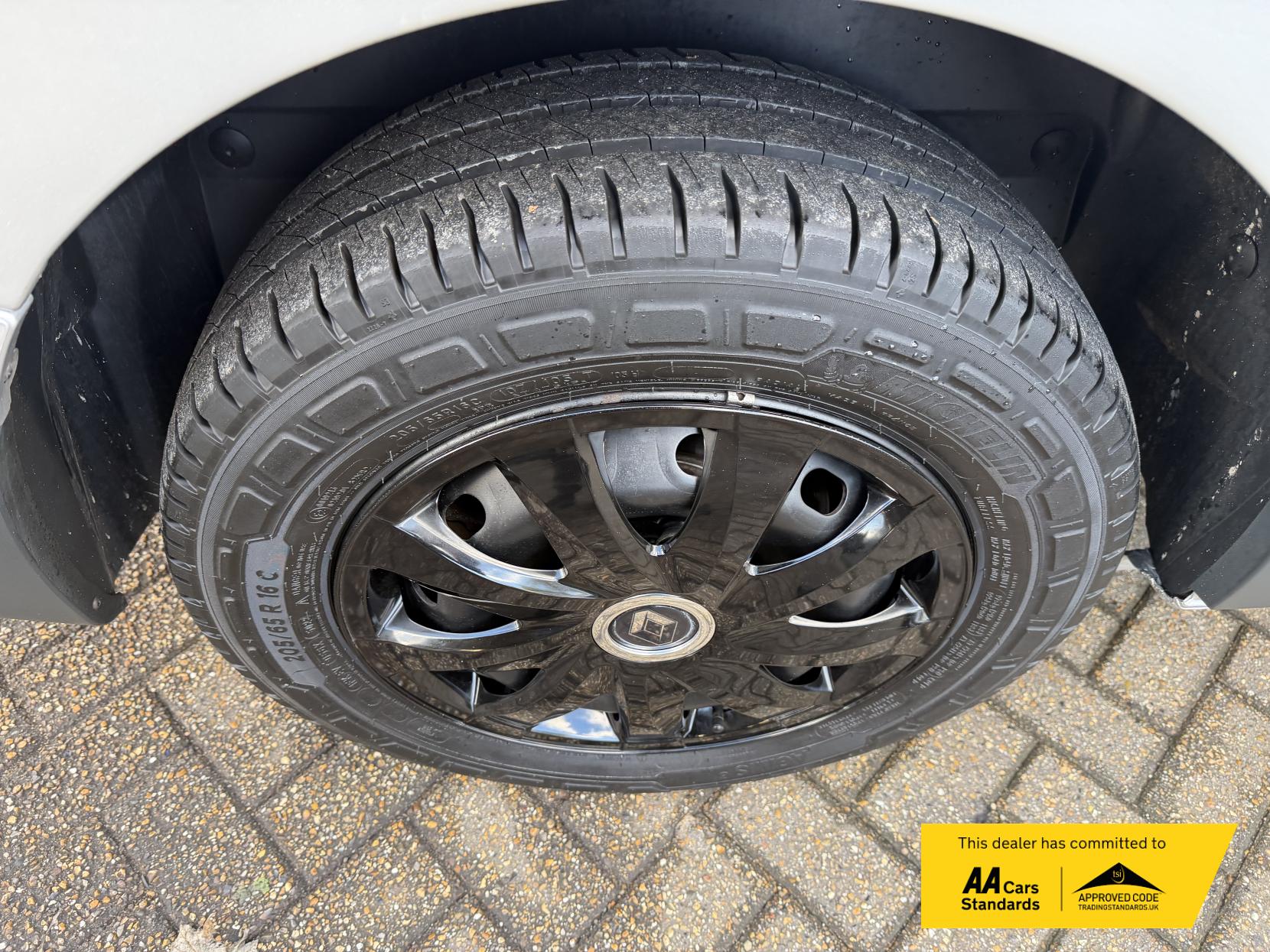 Renault Trafic 1.6 dCi ENERGY 29 Business+ Panel Van 5dr Diesel Manual LWB Standard Roof Euro 6 (s/s) (125 ps)