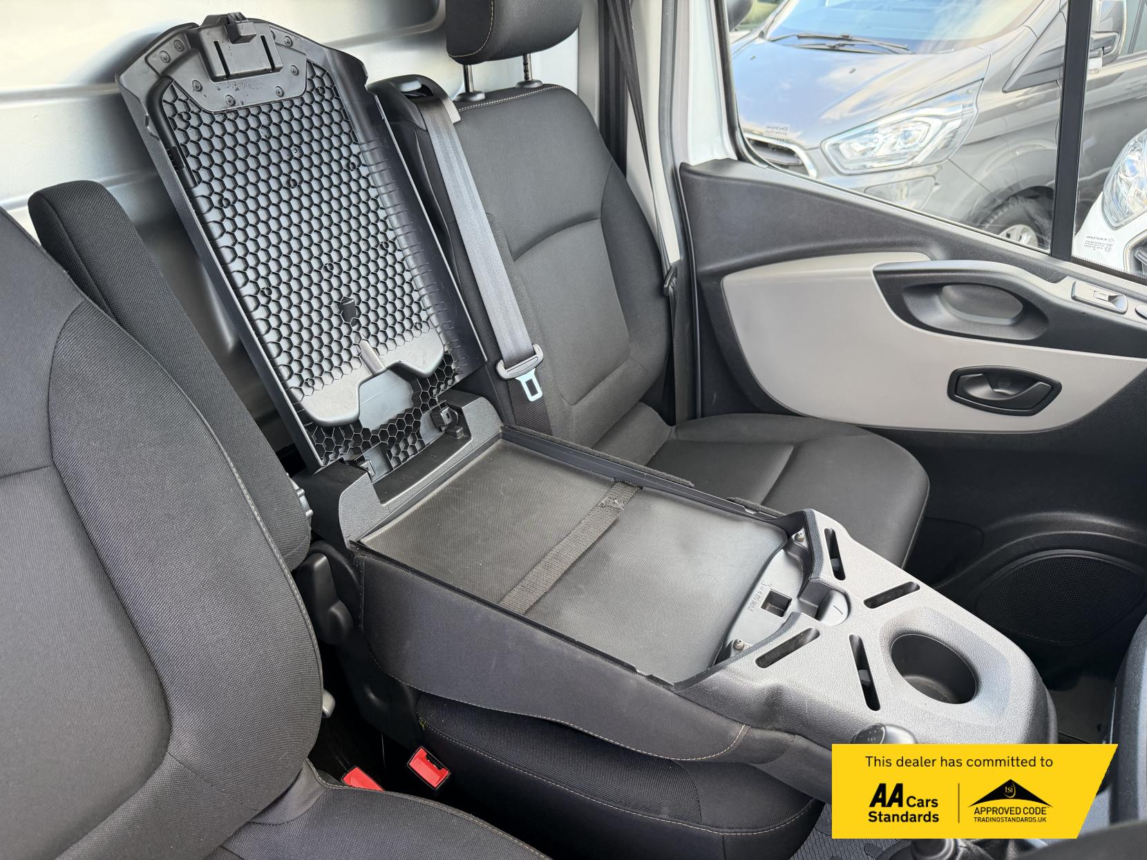 Renault Trafic 1.6 dCi ENERGY 29 Business+ Panel Van 5dr Diesel Manual LWB Standard Roof Euro 6 (s/s) (125 ps)