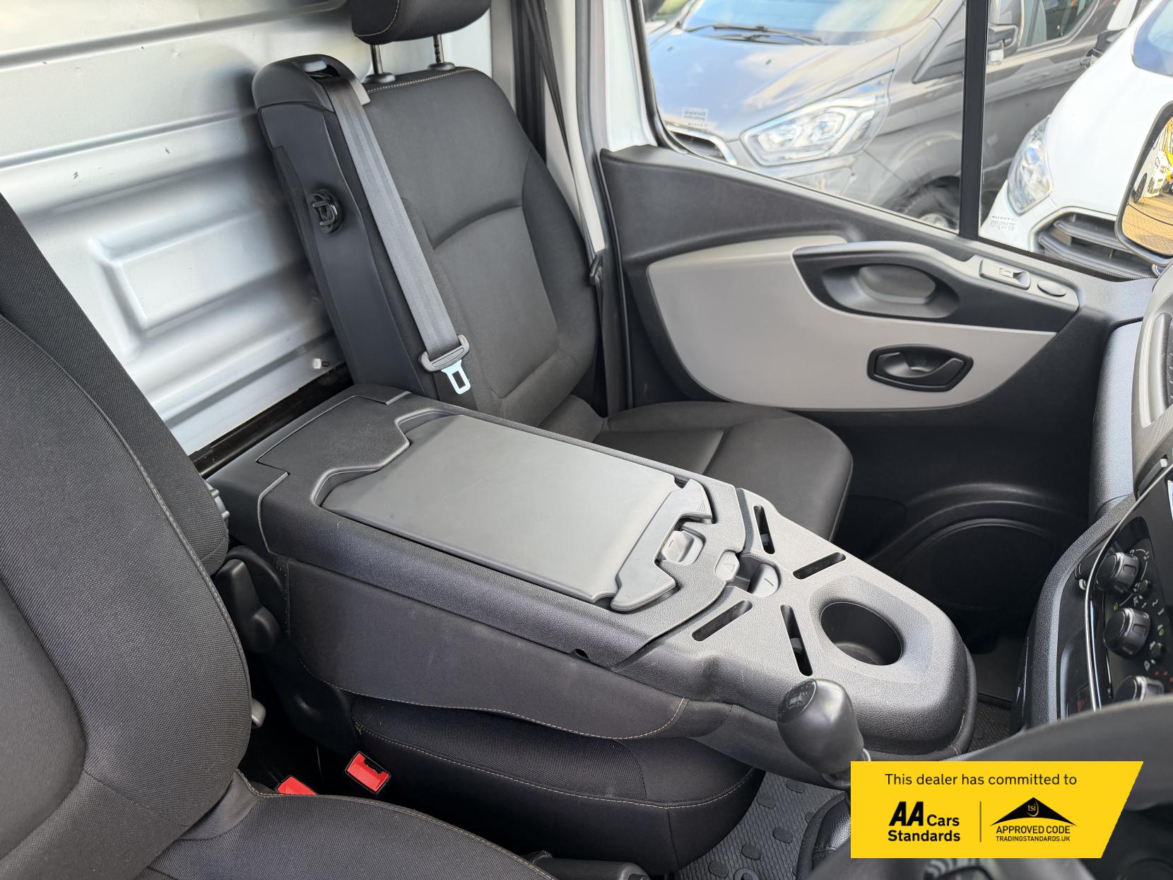 Renault Trafic 1.6 dCi ENERGY 29 Business+ Panel Van 5dr Diesel Manual LWB Standard Roof Euro 6 (s/s) (125 ps)