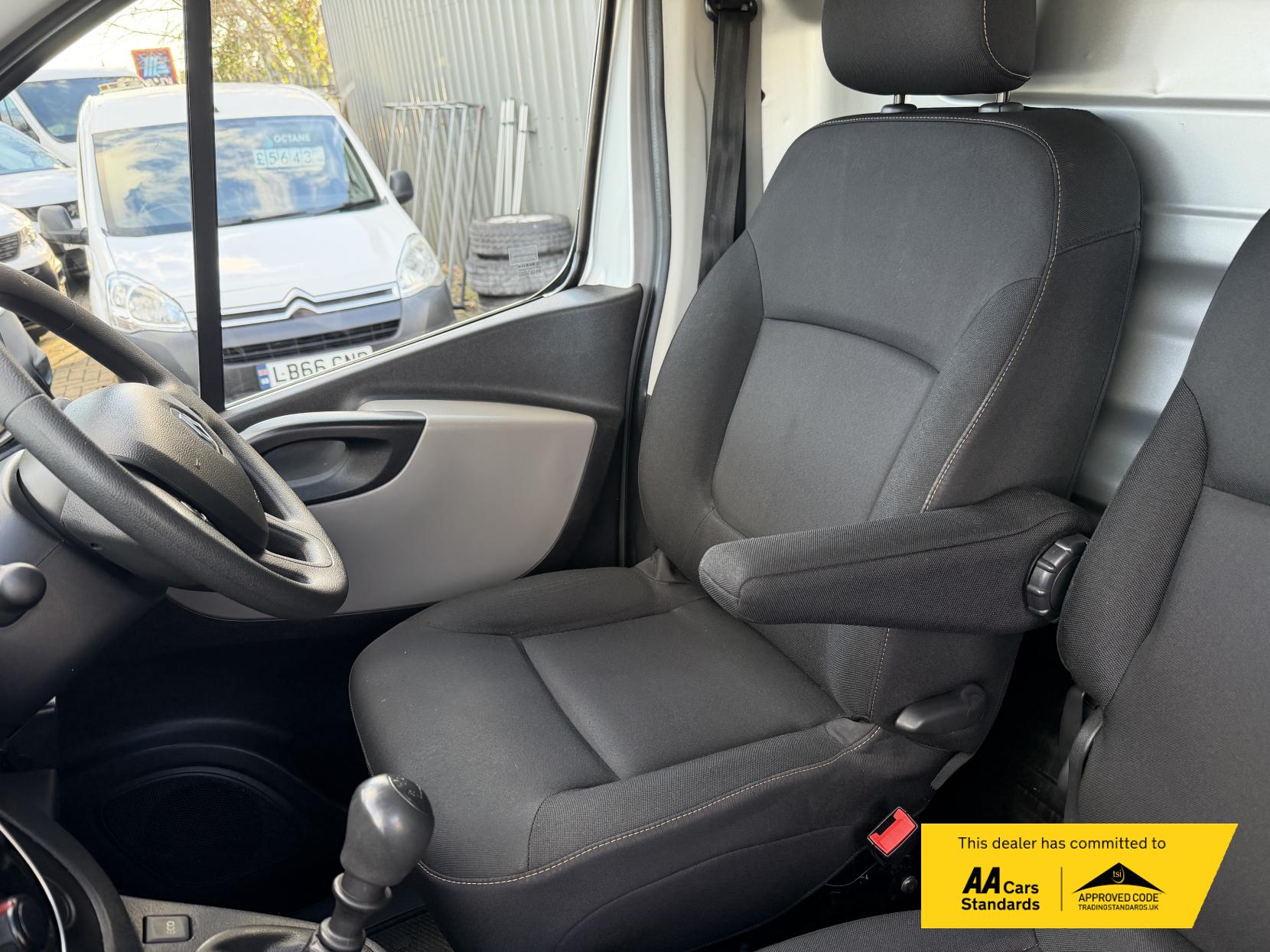 Renault Trafic 1.6 dCi ENERGY 29 Business+ Panel Van 5dr Diesel Manual LWB Standard Roof Euro 6 (s/s) (125 ps)