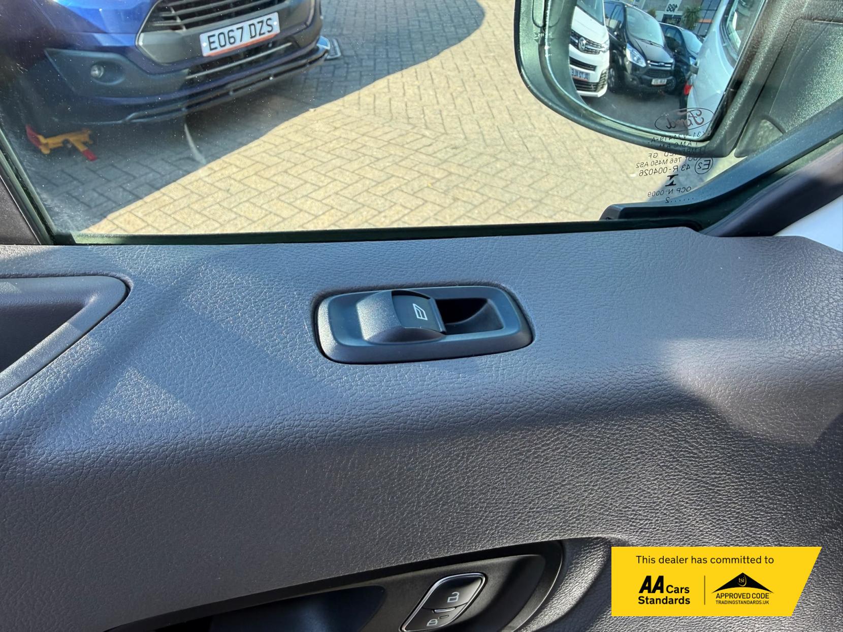 2022 Ford Transit 2.0 350 EcoBlue Trend Panel Van 5dr Diesel Manual FWD L3 H2 Euro 6 (s/s) (130 ps) - Thumbnail 31