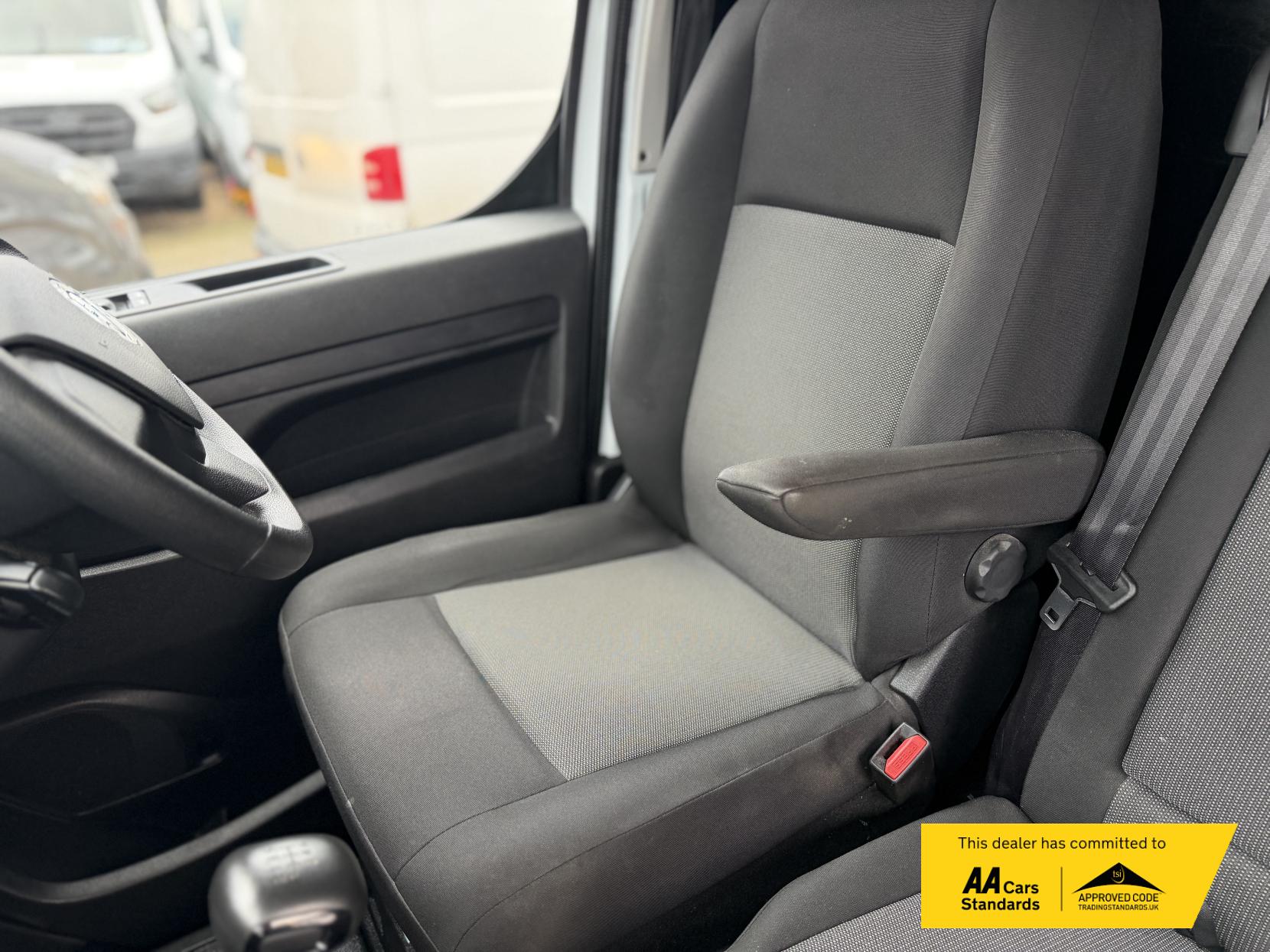 Vauxhall Vivaro 1.5 Turbo D 2900 Pro Panel Van 6dr Diesel Manual L2 H1 Euro 6 (s/s) (100 ps)