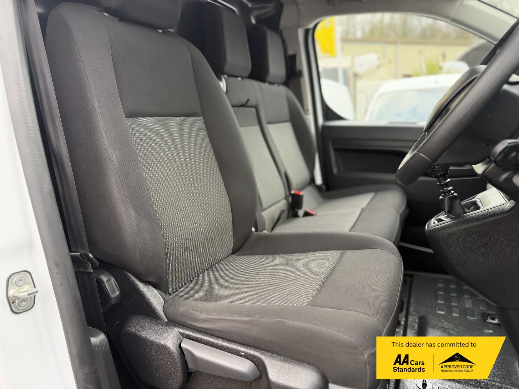 Vauxhall Vivaro 1.5 Turbo D 2900 Pro Panel Van 6dr Diesel Manual L2 H1 Euro 6 (s/s) (100 ps)