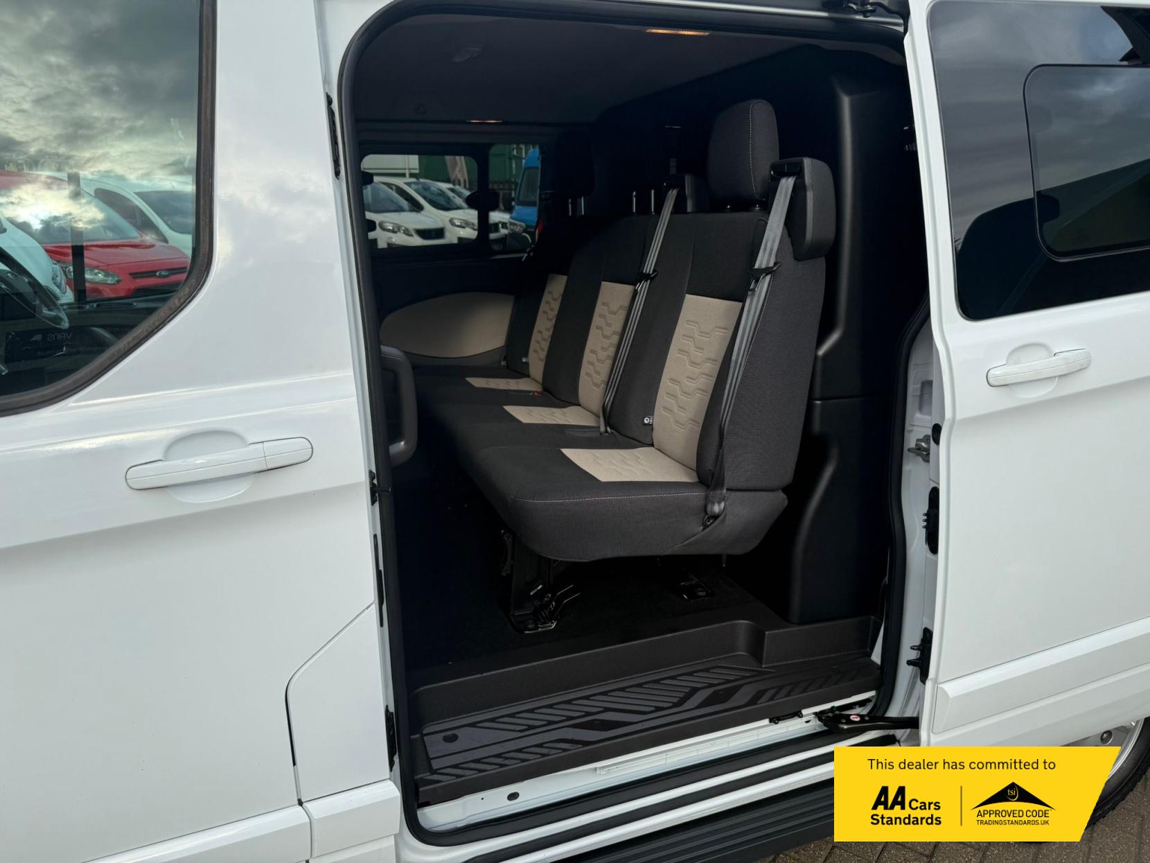 Ford Transit Custom 2.0 TDCi 310 Limited Combi Van 6dr Diesel Automatic L1 H1 (169 g/km, 168 bhp)