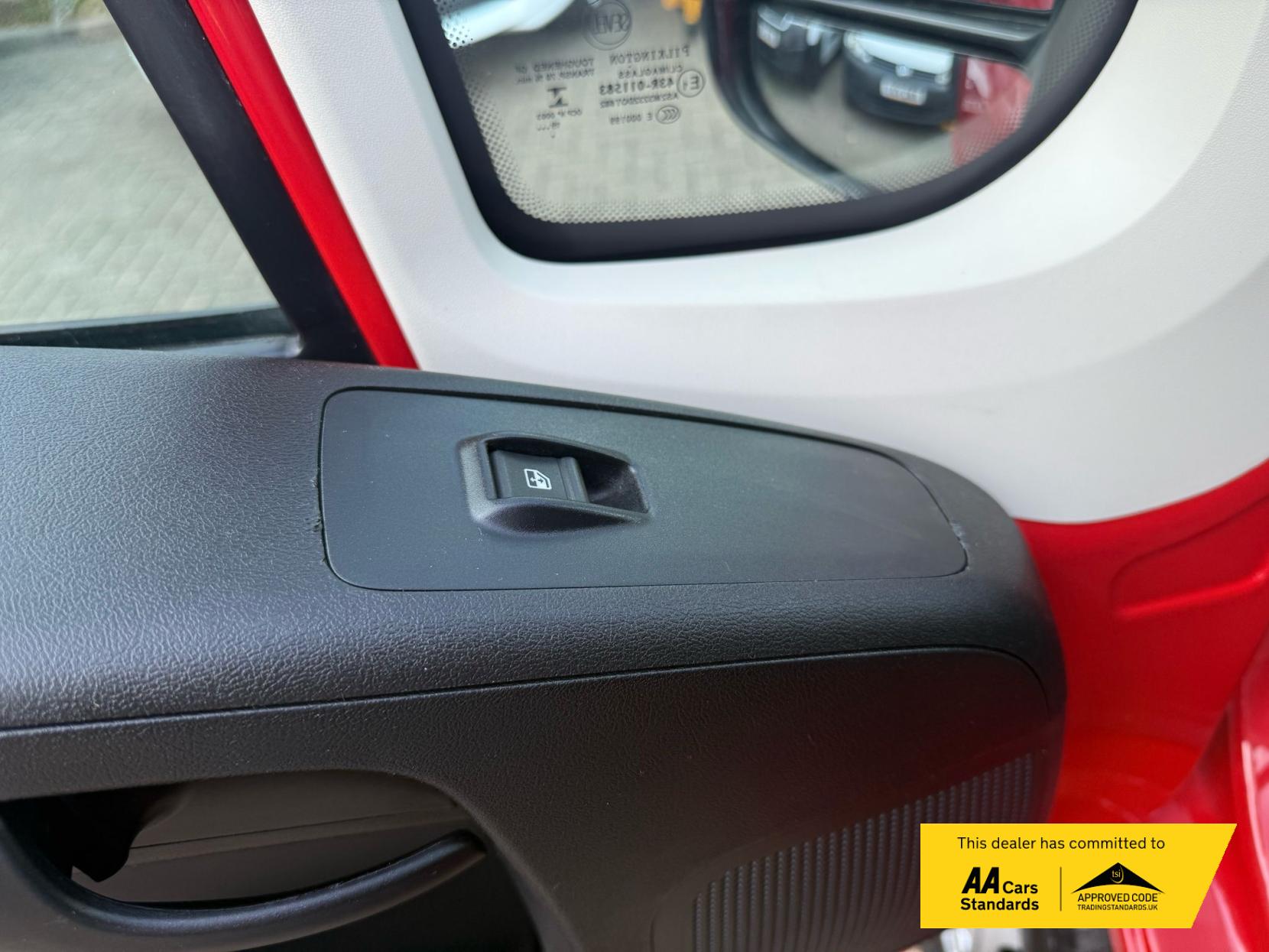 Peugeot Boxer 2.2 BlueHDi 335 Professional Panel Van 5dr Diesel Manual L3 H2 Euro 6 (s/s) (140 ps)
