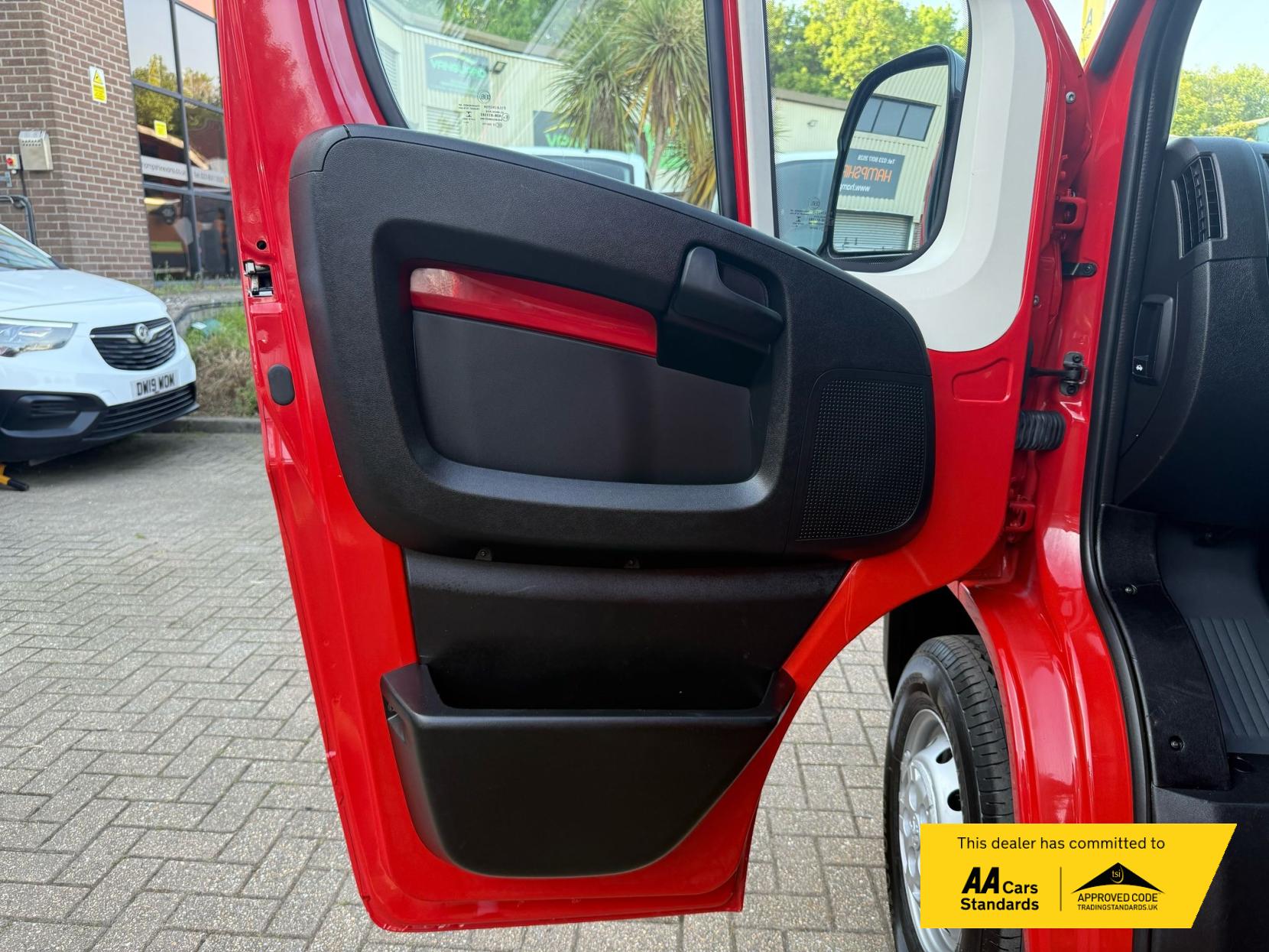 Peugeot Boxer 2.2 BlueHDi 335 Professional Panel Van 5dr Diesel Manual L3 H2 Euro 6 (s/s) (140 ps)