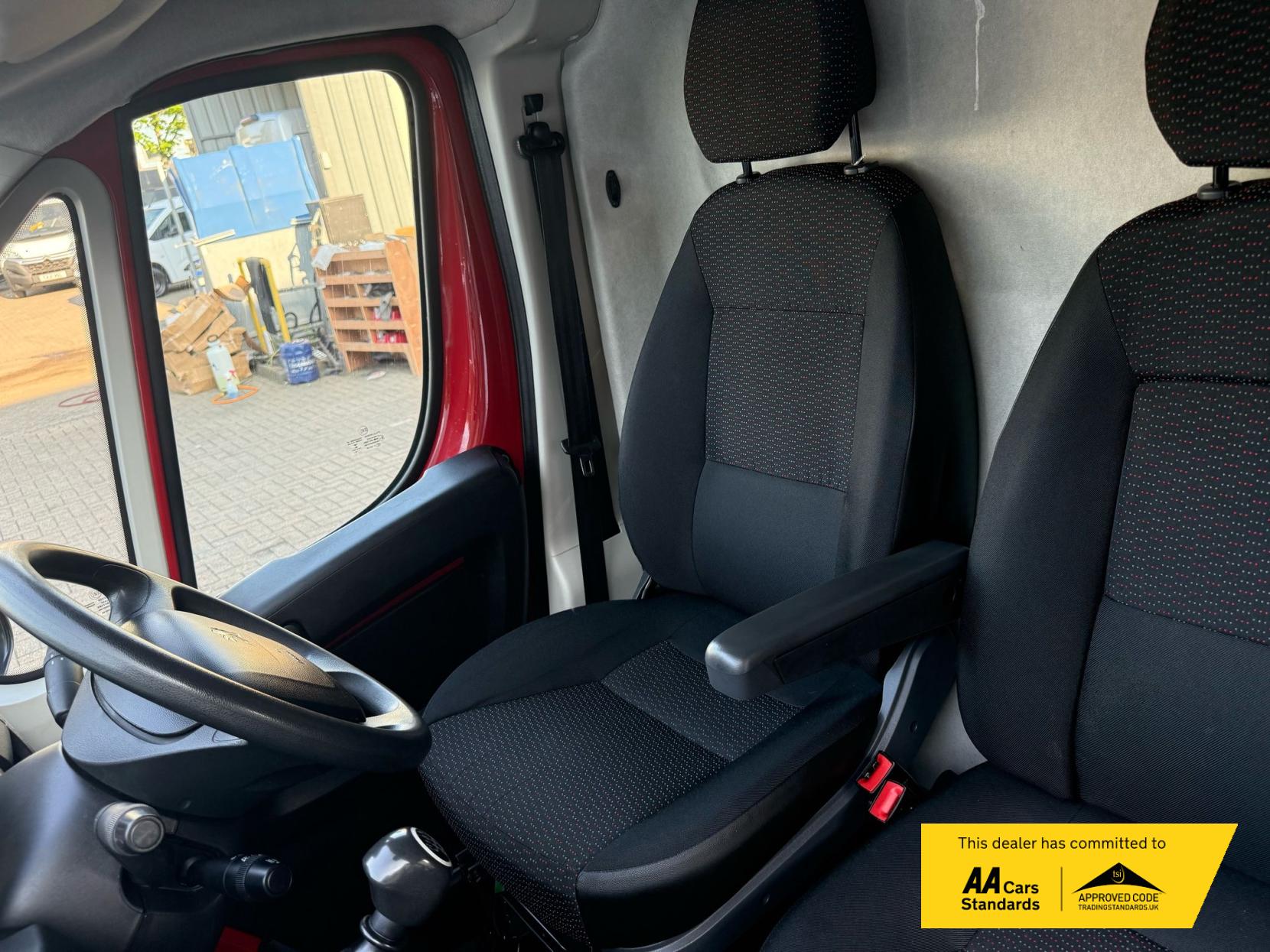 Peugeot Boxer 2.2 BlueHDi 335 Professional Panel Van 5dr Diesel Manual L3 H2 Euro 6 (s/s) (140 ps)