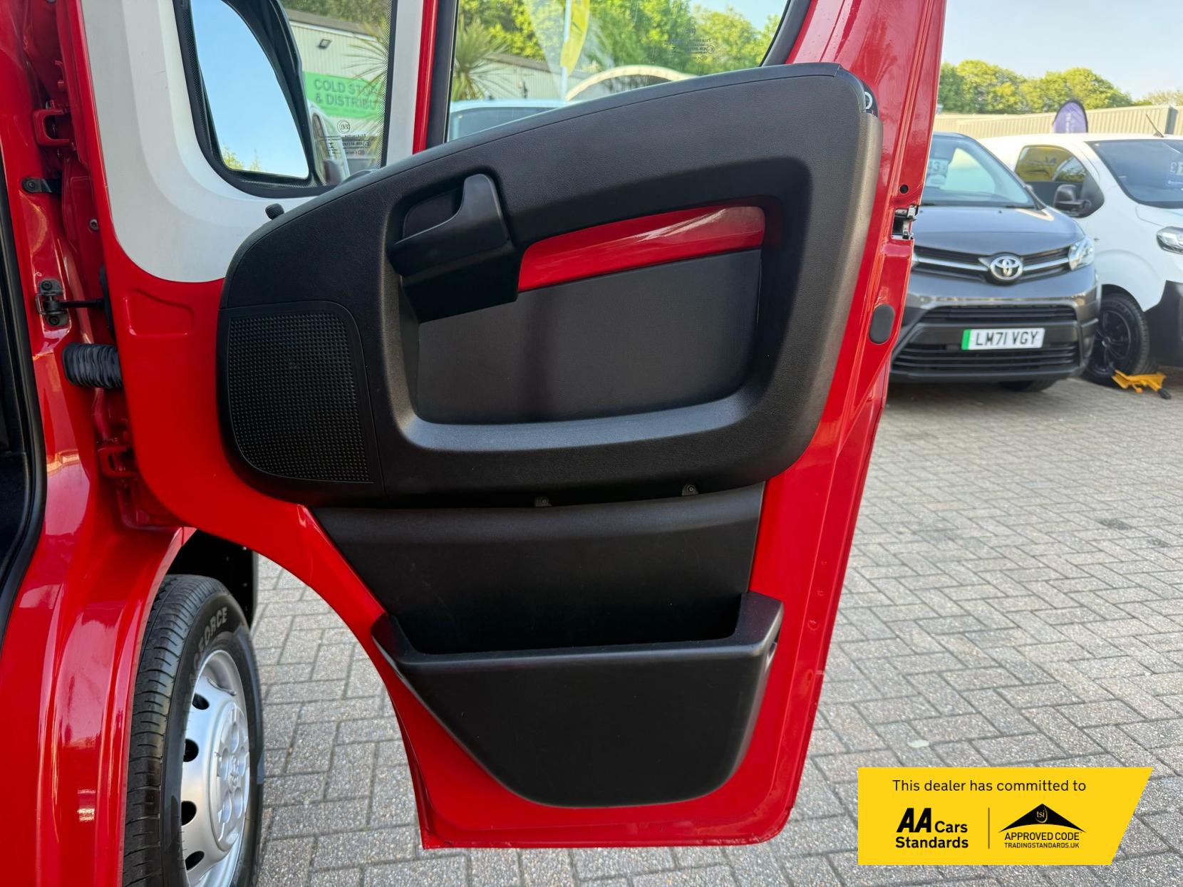 Peugeot Boxer 2.2 BlueHDi 335 Professional Panel Van 5dr Diesel Manual L3 H2 Euro 6 (s/s) (140 ps)