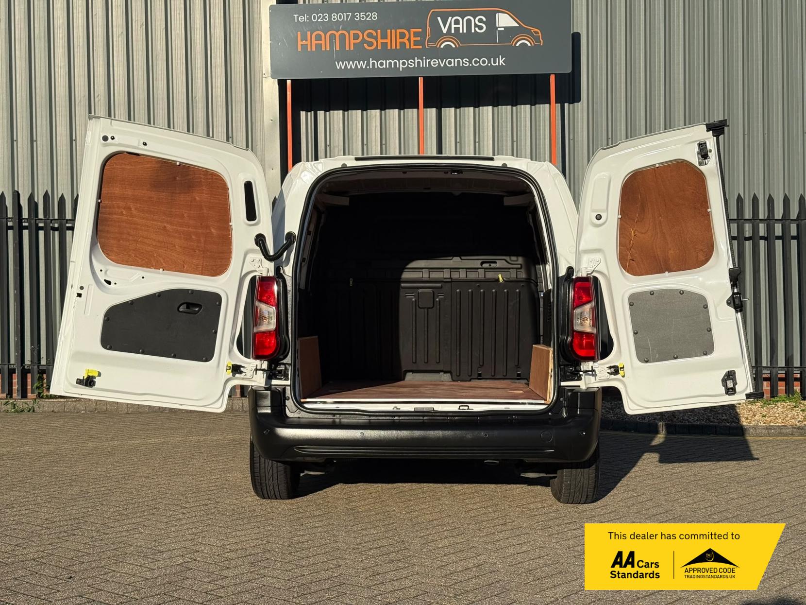 2021 Citroen Berlingo 1.5 BlueHDi 650 Enterprise M Panel Van 5dr Diesel Manual SWB Euro 6 (s/s) (75 ps) - Thumbnail 11