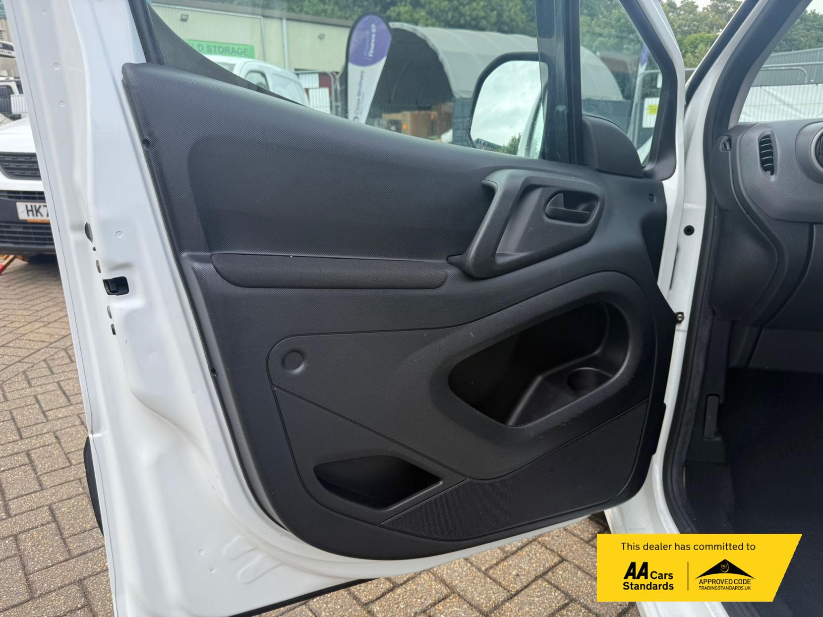 Citroen Berlingo 1.6 HDi 750 LX Panel Van 6dr Diesel Manual L2 (153 g/km, 90 bhp)