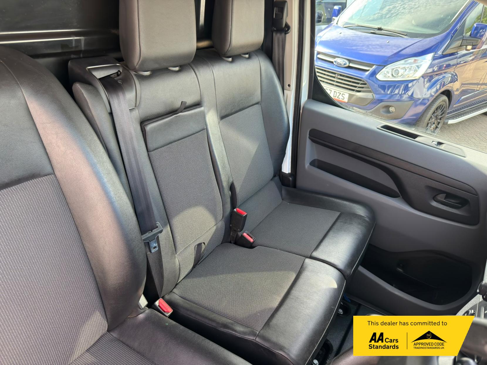 2021 Vauxhall Vivaro 1.5 Turbo D 2700 Sportive Panel Van 5dr Diesel Manual L1 H1 Euro 6 (s/s) (100 ps) - Thumbnail 19