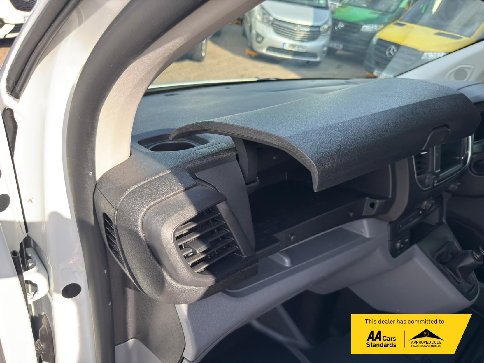 2021 Vauxhall Vivaro 1.5 Turbo D 2700 Sportive Panel Van 5dr Diesel Manual L1 H1 Euro 6 (s/s) (100 ps) - Thumbnail 24