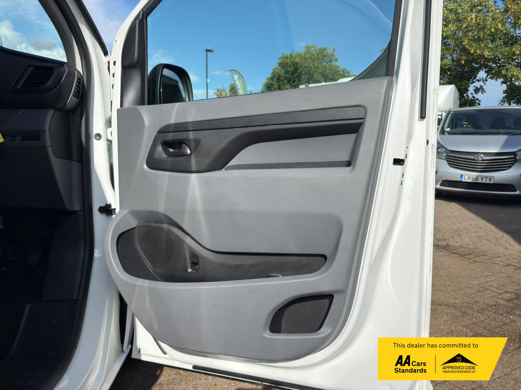 2021 Vauxhall Vivaro 1.5 Turbo D 2700 Sportive Panel Van 5dr Diesel Manual L1 H1 Euro 6 (s/s) (100 ps) - Thumbnail 44