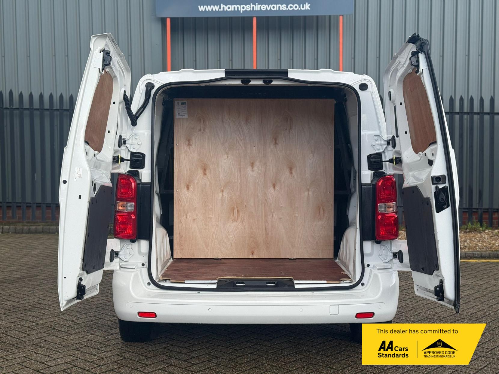 Vauxhall Vivaro 2.0 Turbo D 3100 Sportive Crew Van Double Cab 5dr Diesel Manual L1 H1 Euro 6 (s/s) (120 ps)