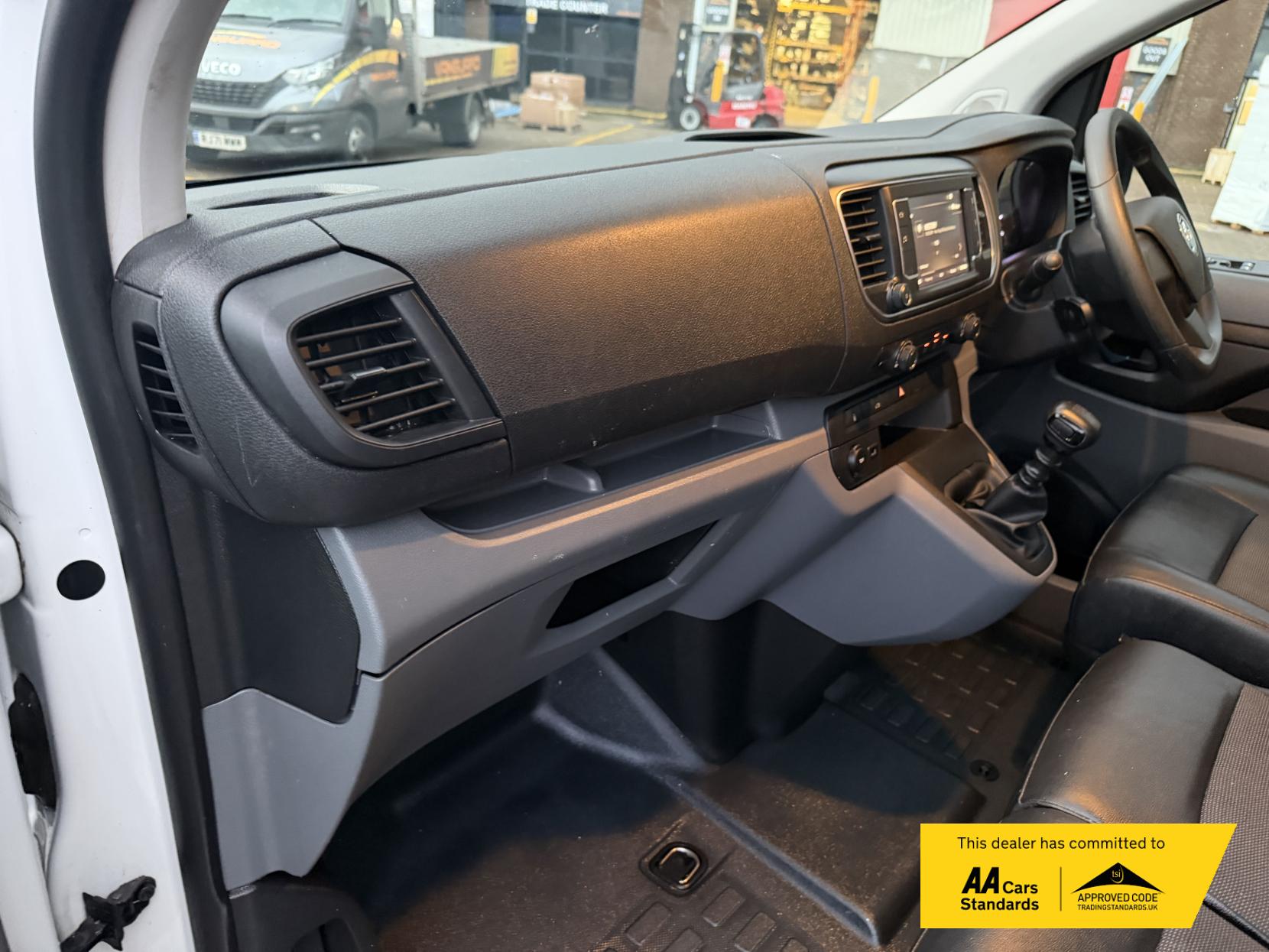 Vauxhall Vivaro 2.0 Turbo D 3100 Sportive Crew Van Double Cab 5dr Diesel Manual L1 H1 Euro 6 (s/s) (120 ps)