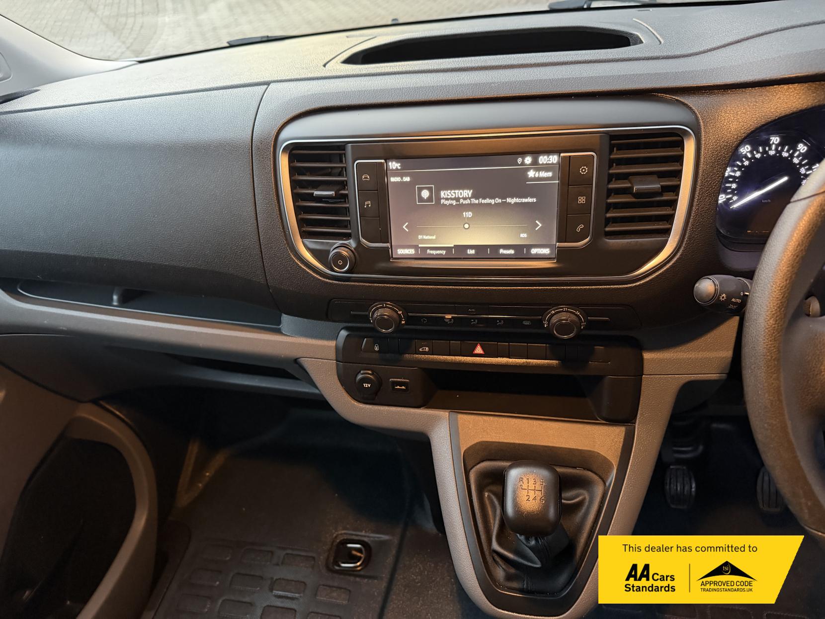 Vauxhall Vivaro 2.0 Turbo D 3100 Sportive Crew Van Double Cab 5dr Diesel Manual L1 H1 Euro 6 (s/s) (120 ps)