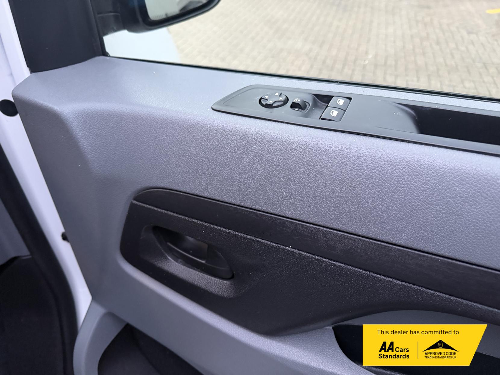 Vauxhall Vivaro 2.0 Turbo D 3100 Sportive Crew Van Double Cab 5dr Diesel Manual L1 H1 Euro 6 (s/s) (120 ps)